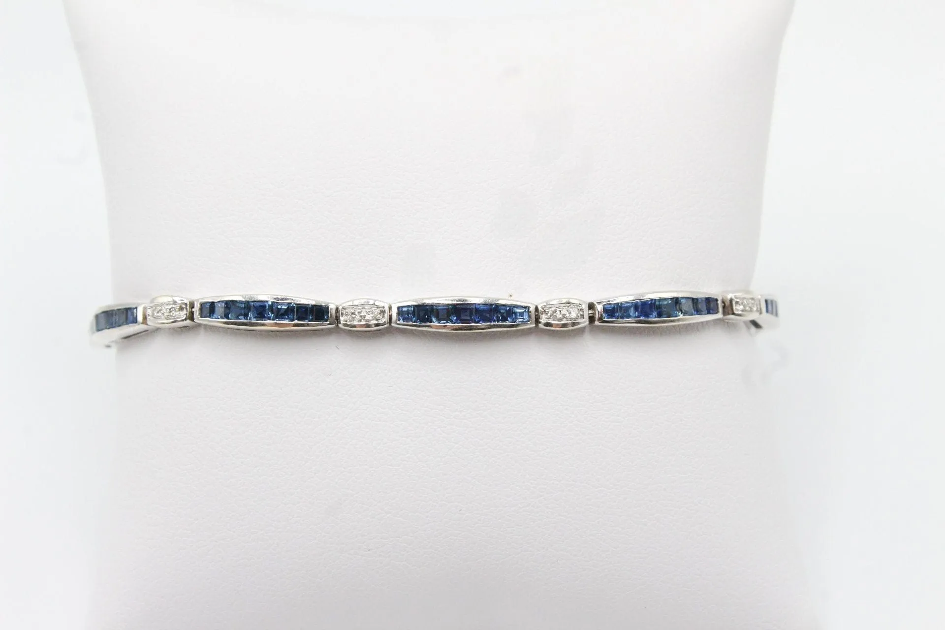 Bracelet or blanc, saphirs et diamants sold by 58 Facettes product image thumbnail 4