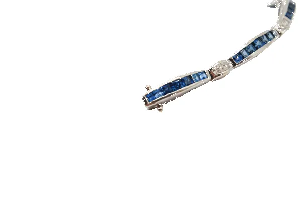 Bracelet or blanc, saphirs et diamants sold by 58 Facettes