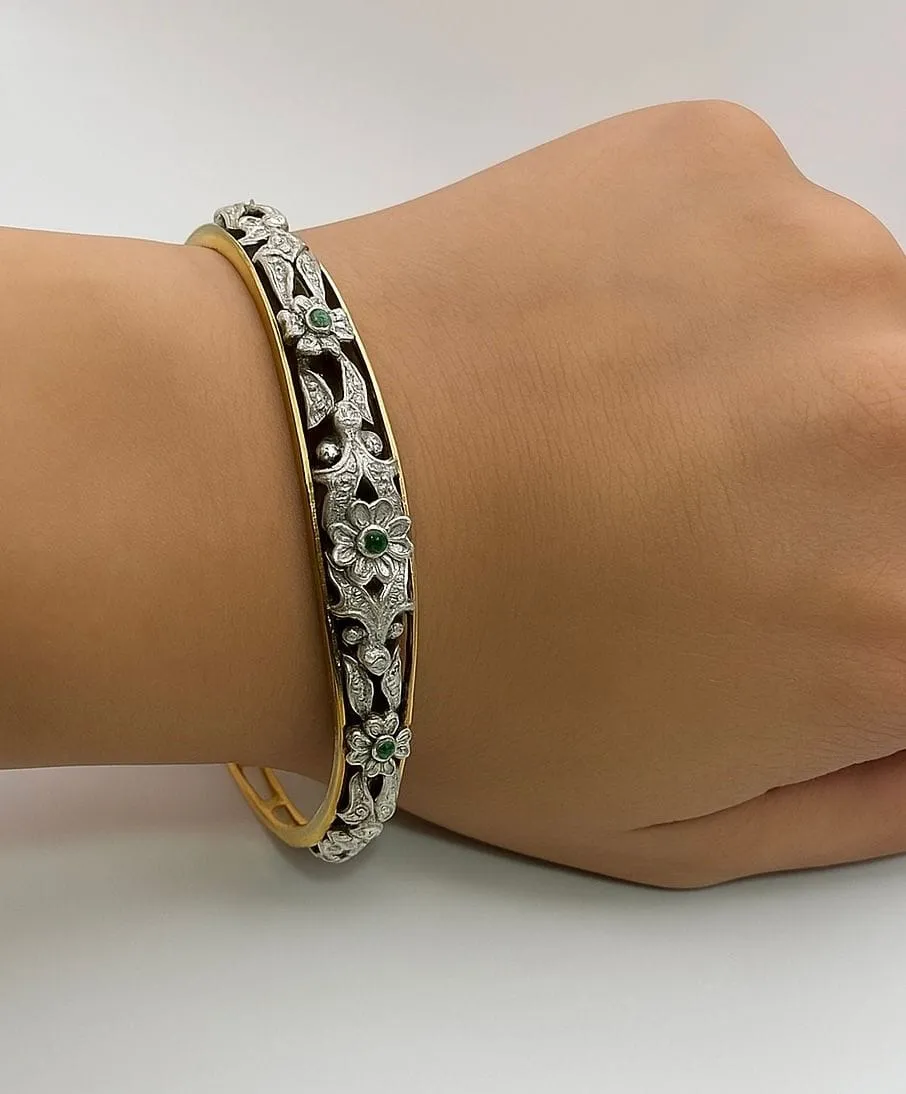 Bracelet en or jaune orné de motifs floraux en argent, émeraudes et diamants sold by 58 Facettes product image thumbnail 2