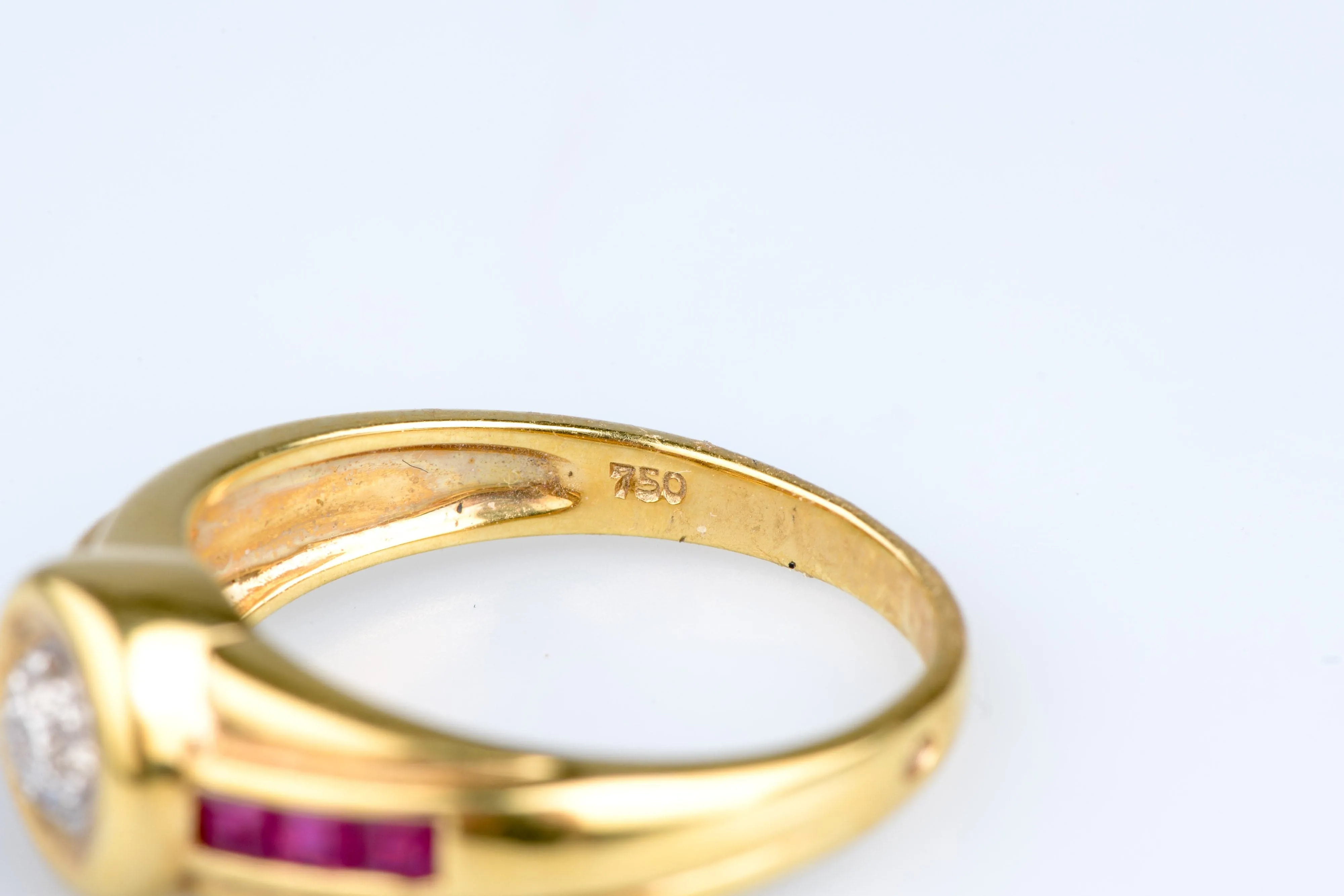 Élégante bague en or jaune, Rubis, Diamant sold by 58 Facettes product image thumbnail 3