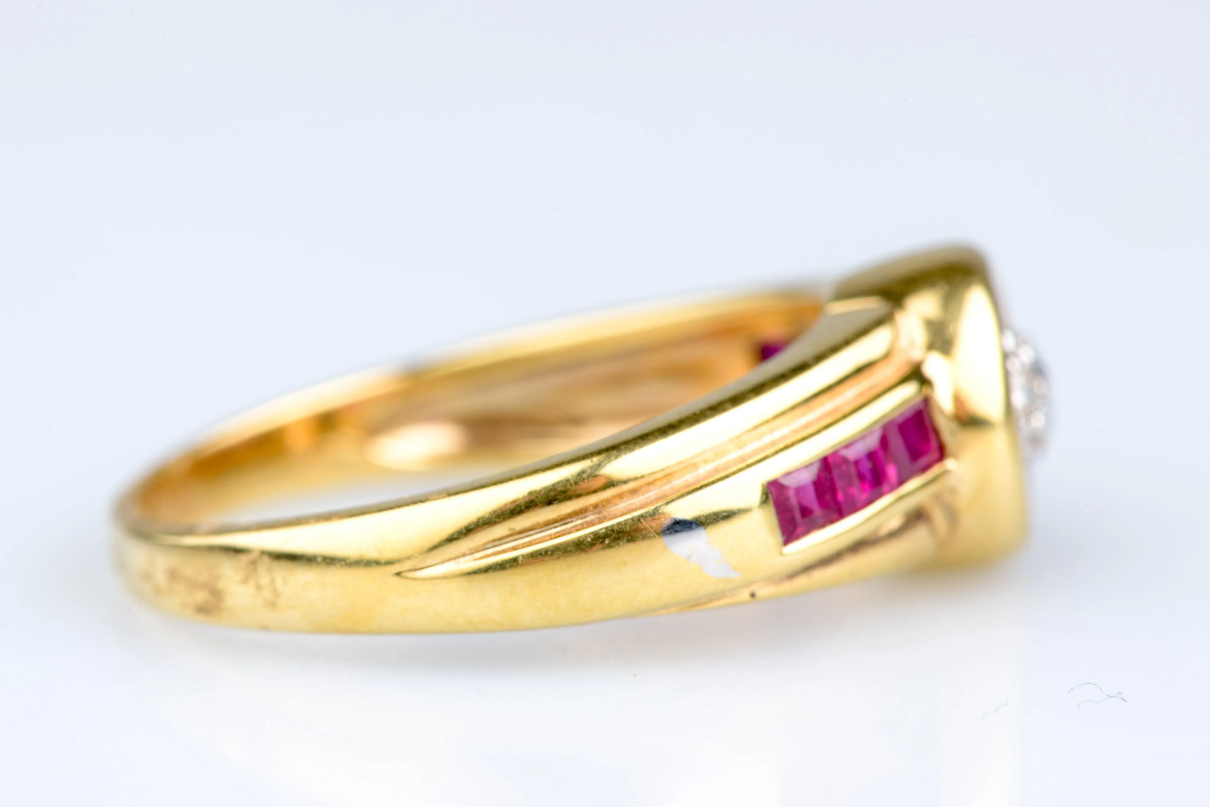 Élégante bague en or jaune, Rubis, Diamant sold by 58 Facettes product image thumbnail 2