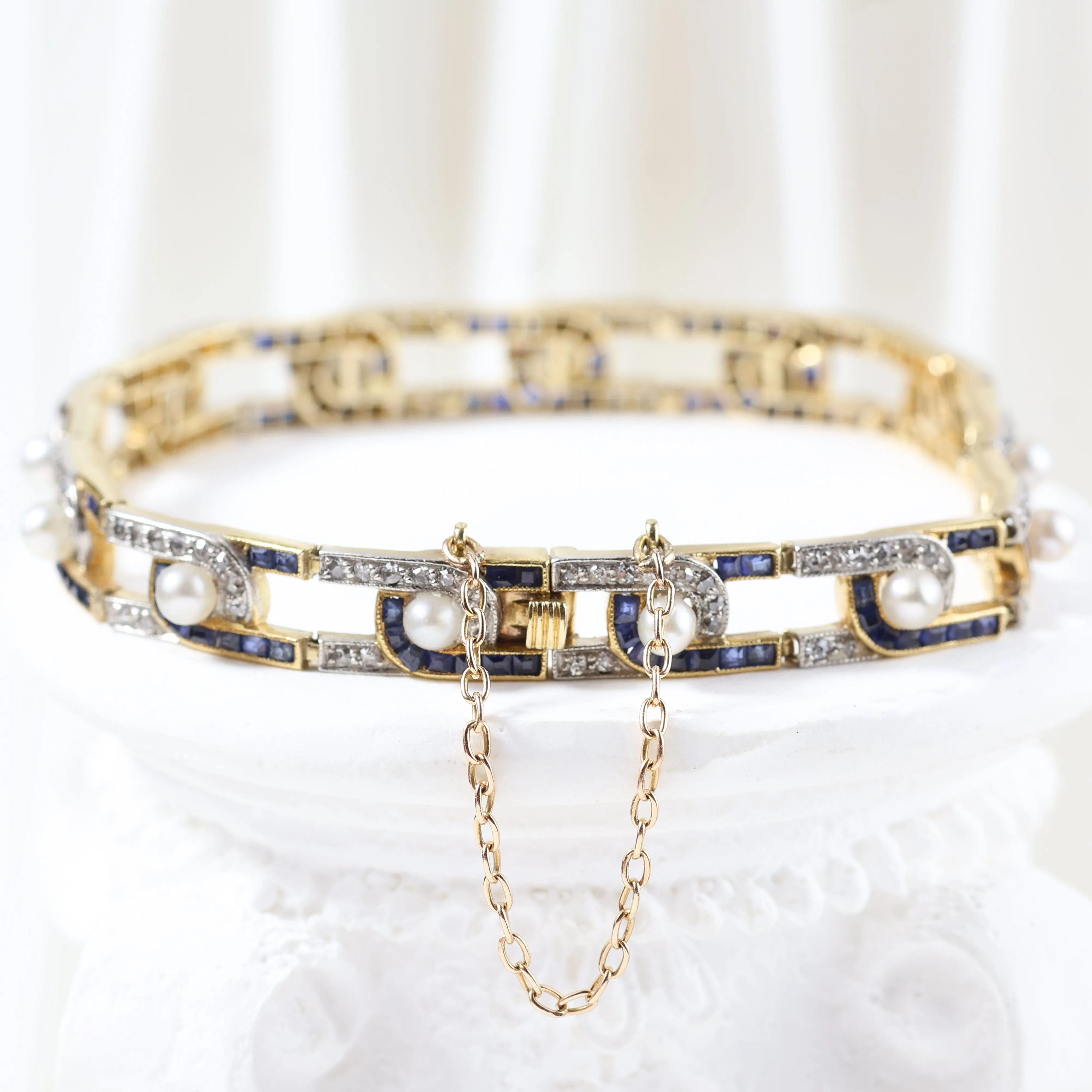 Bracelet vintage orné de diamants, de saphirs et de perles sold by 58 Facettes product image thumbnail 4