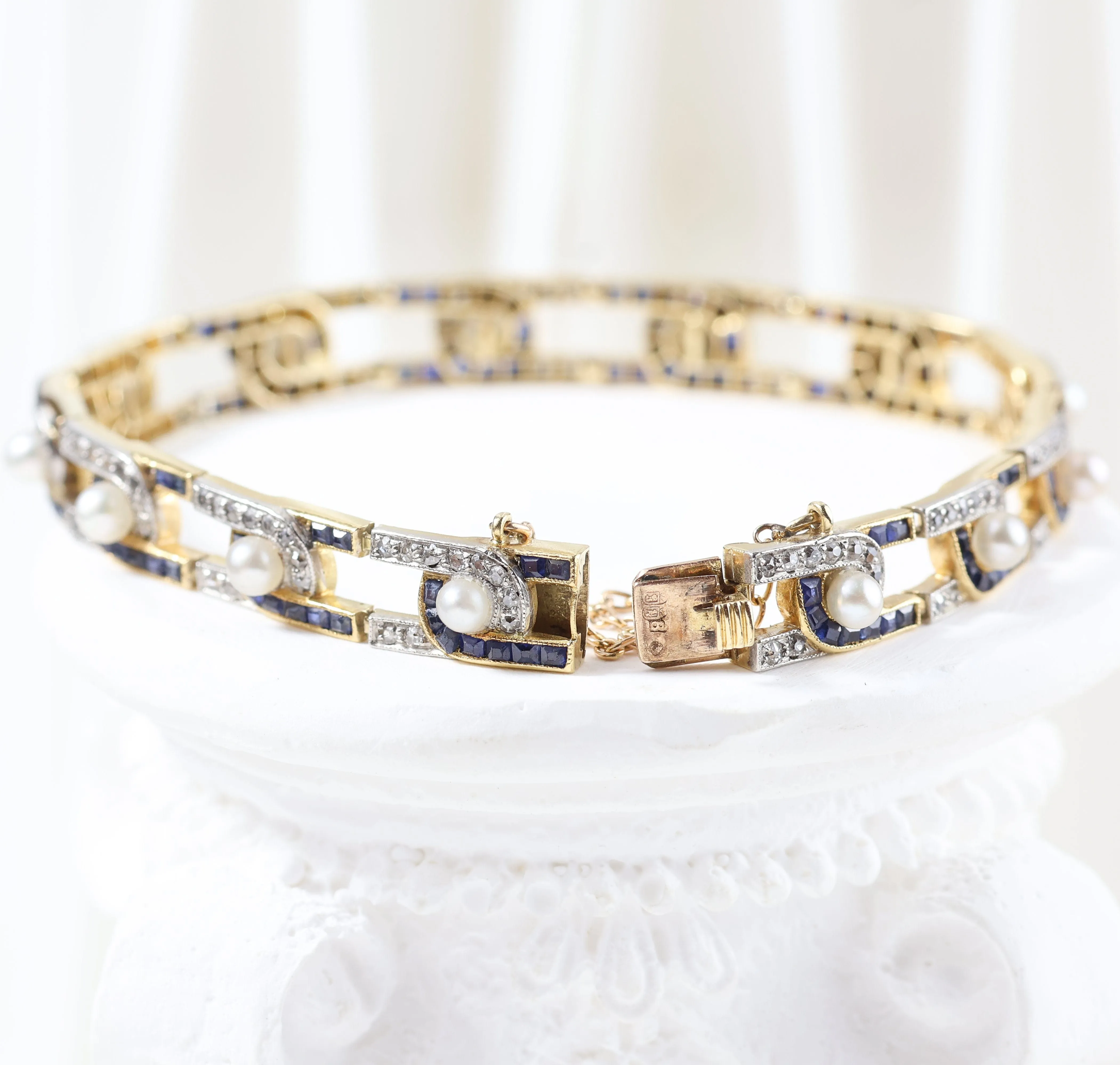 Bracelet vintage orné de diamants, de saphirs et de perles sold by 58 Facettes product image thumbnail 5
