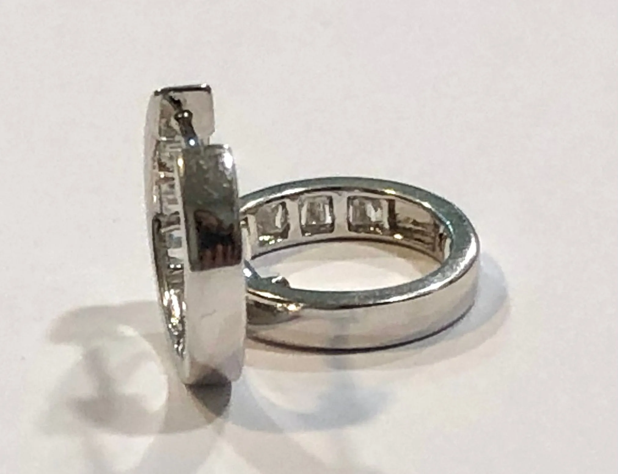 Boucles d'oreilles créoles or blanc et diamants sold by 58 Facettes product image thumbnail 2