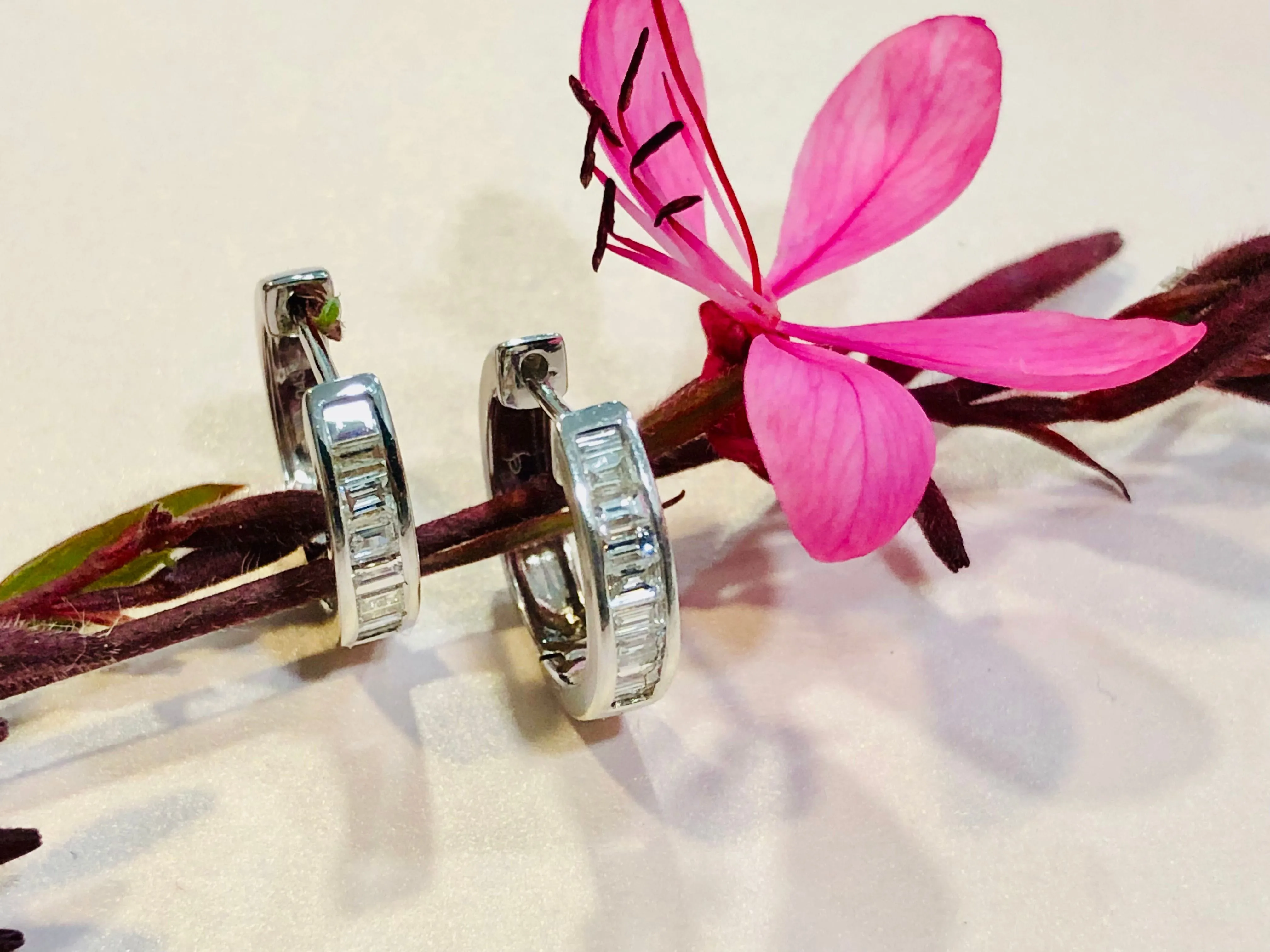 Boucles d'oreilles créoles or blanc et diamants sold by 58 Facettes product image thumbnail 4