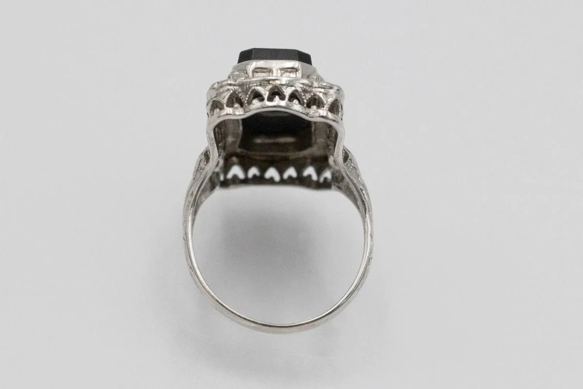 Vintage Art Déco diamond and onyx ring, 1930s. sold by 58 Facettes product image thumbnail 5