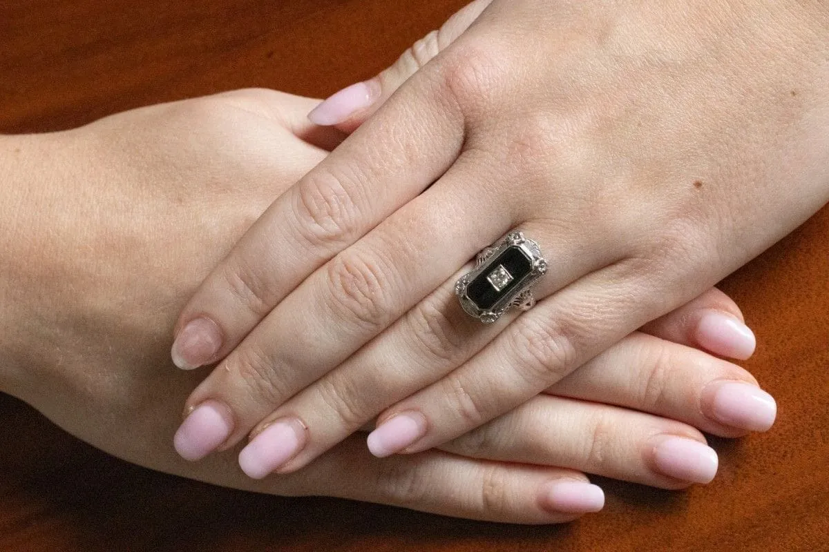 Vintage Art Déco diamond and onyx ring, 1930s. sold by 58 Facettes product image thumbnail 2