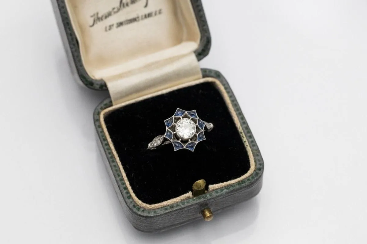 Old platinum ring with diamonds and sapphires, first half of the 20th century sold by 58 Facettes product image thumbnail 3