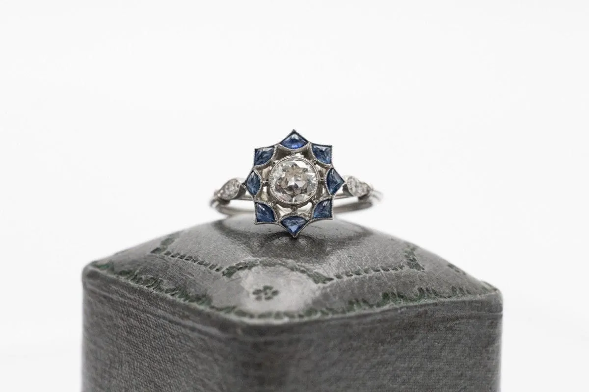 Old platinum ring with diamonds and sapphires, first half of the 20th century sold by 58 Facettes product image thumbnail 2