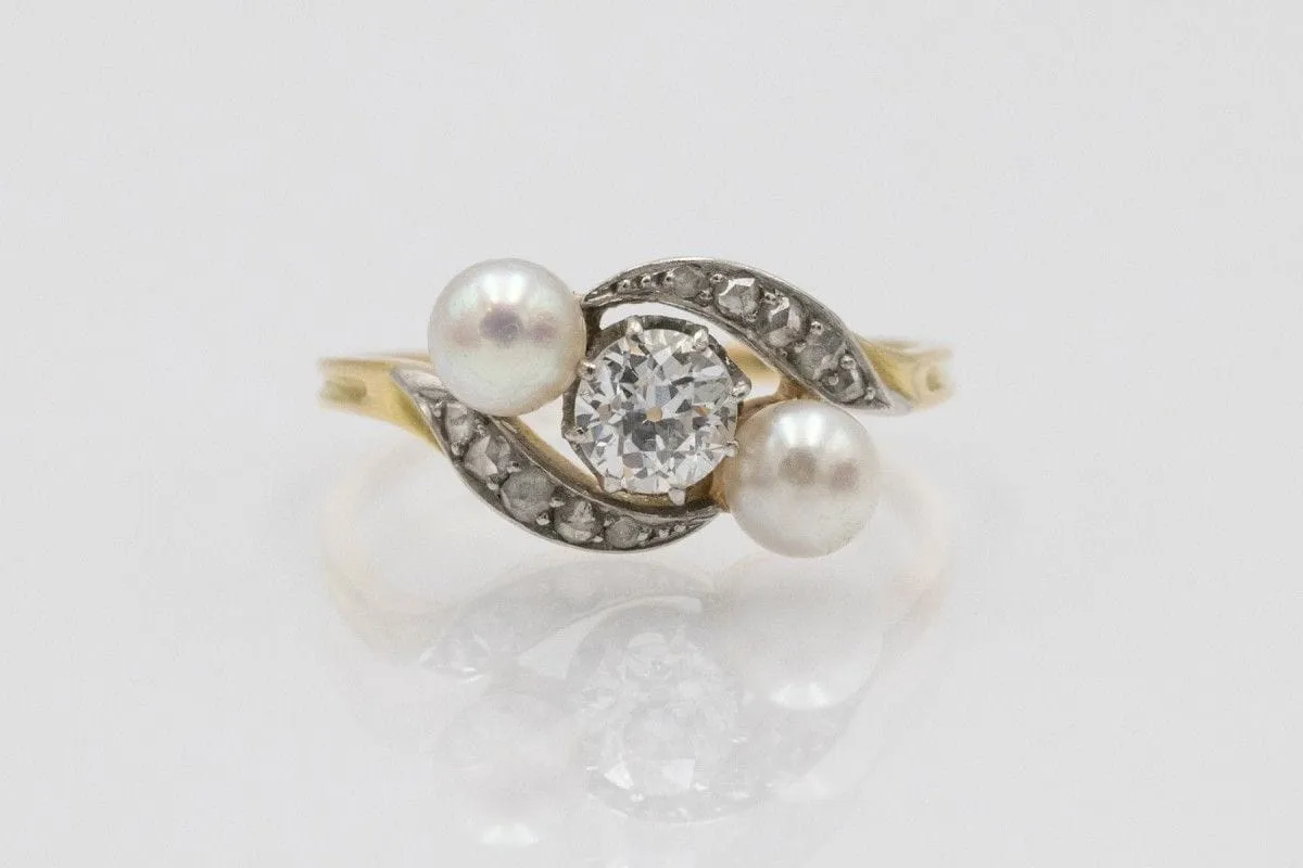 A charming yellow gold ring with diamonds and pearls sold by 58 Facettes product image thumbnail 4