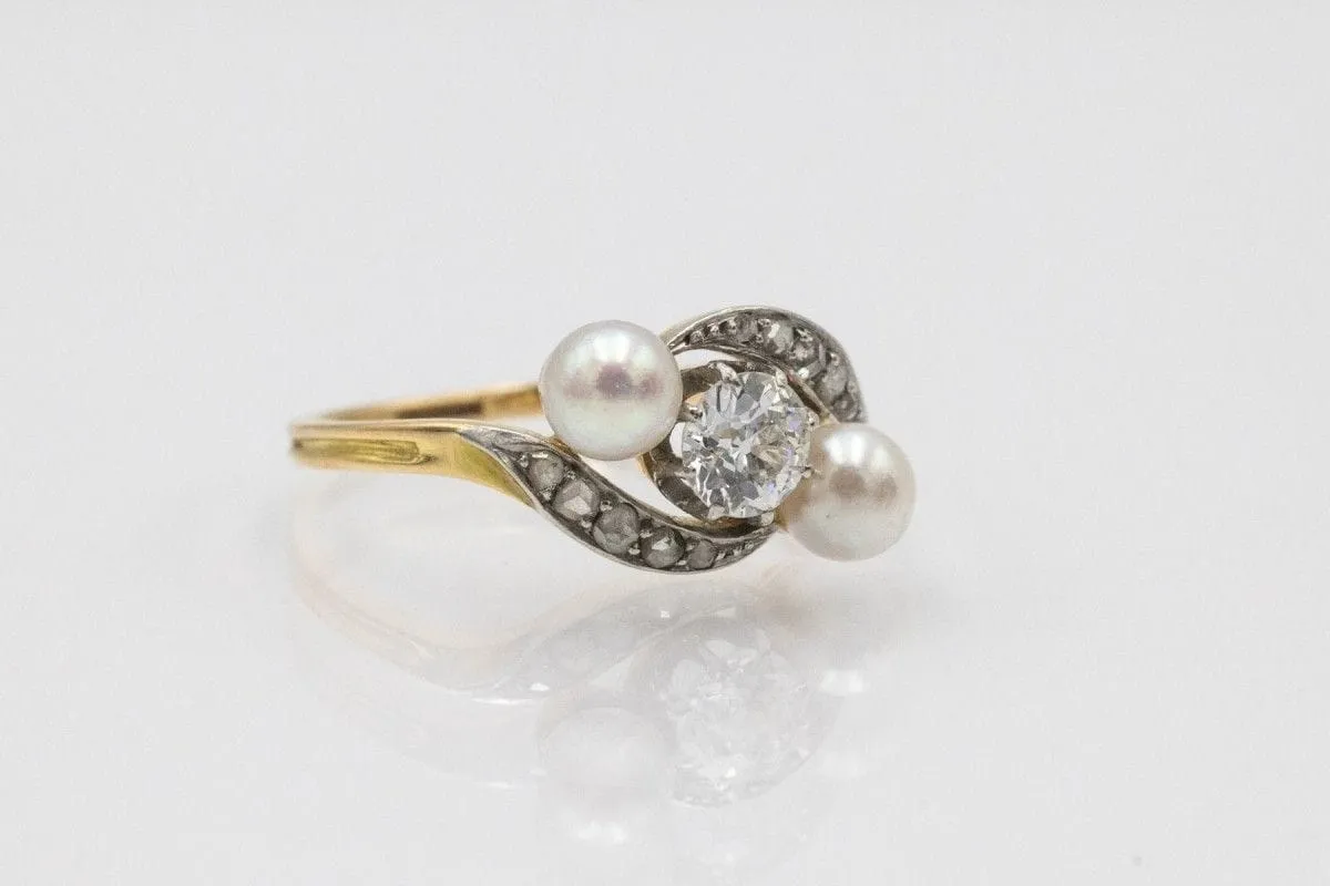 A charming yellow gold ring with diamonds and pearls sold by 58 Facettes product image thumbnail 5
