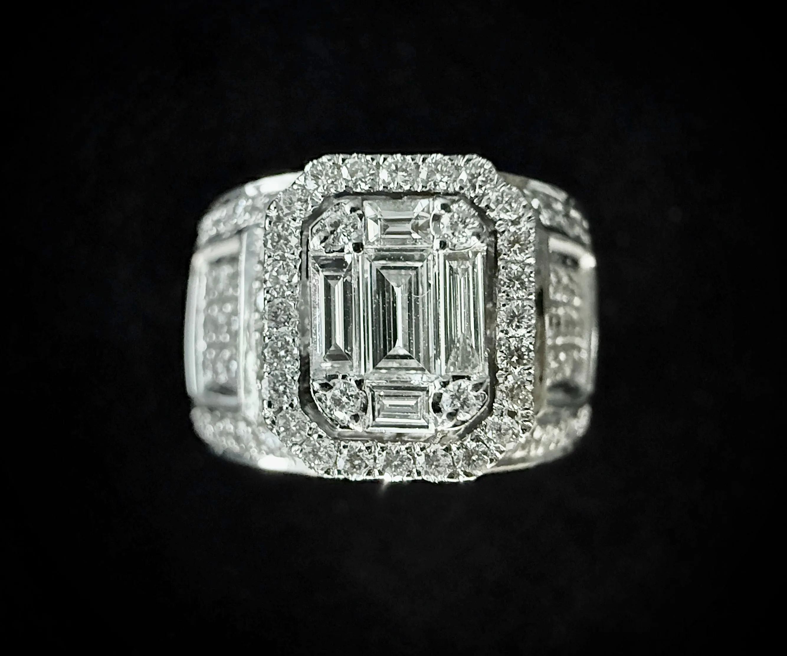 Bague or blanc sertie de 2,20 carats de diamants sold by 58 Facettes product image thumbnail 4