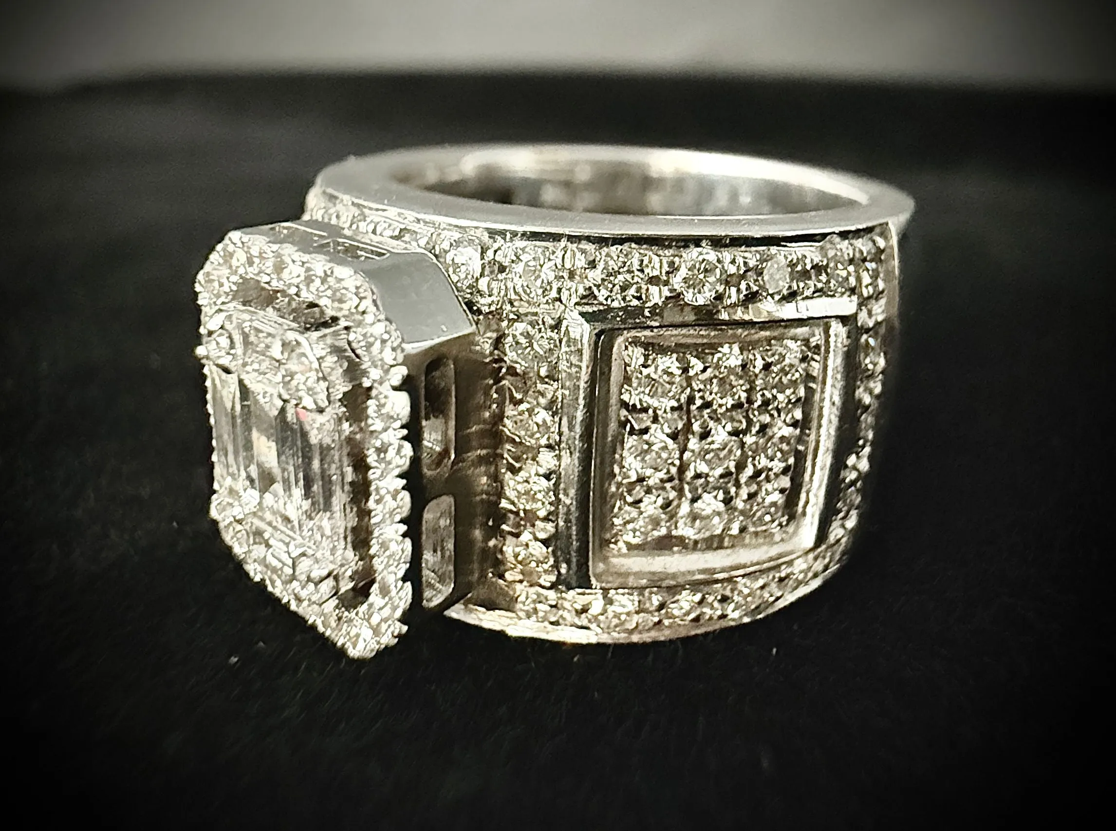 Bague or blanc sertie de 2,20 carats de diamants sold by 58 Facettes product image thumbnail 2