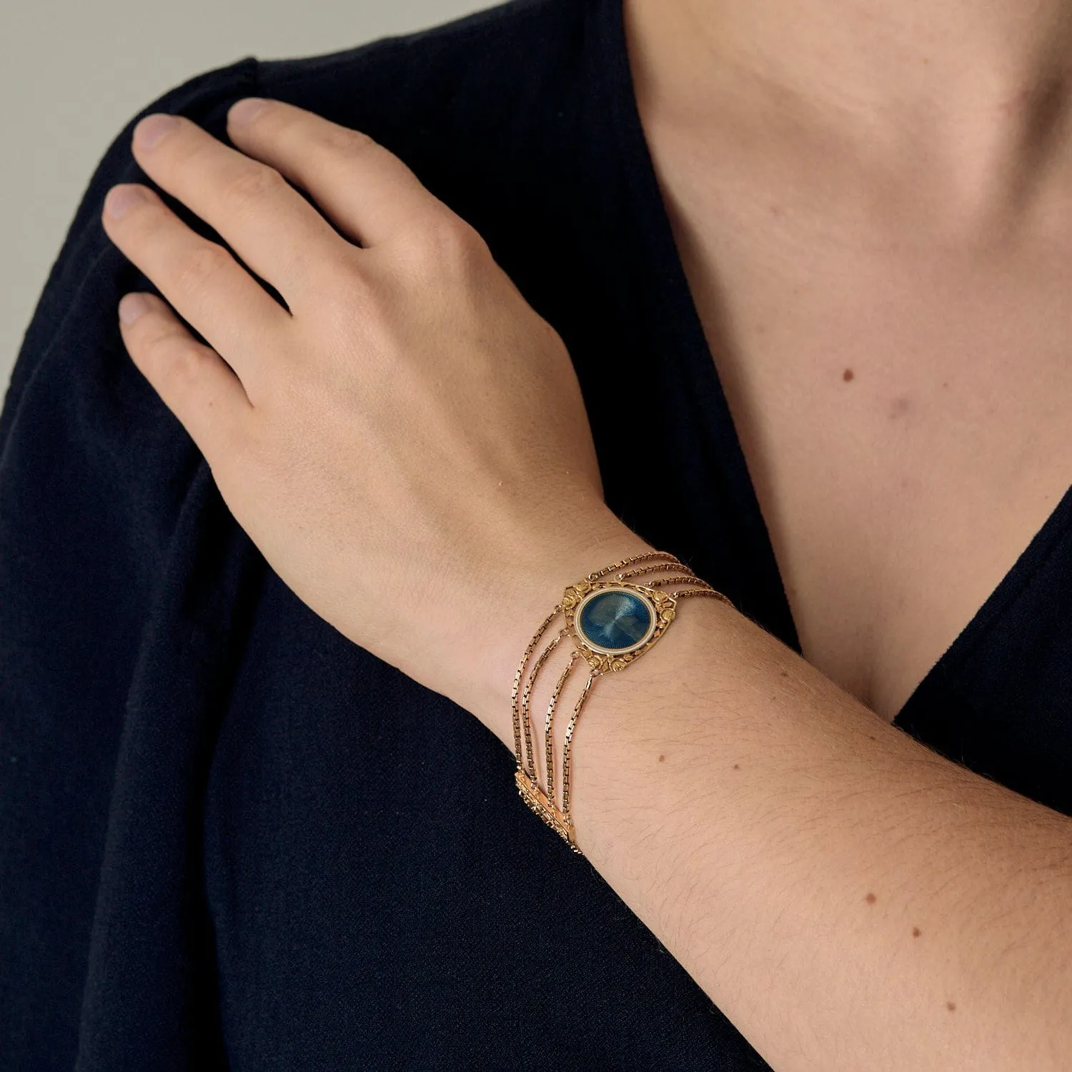 Bracelet néo classique en or jaune et émail de feu sold by 58 Facettes product image thumbnail 2