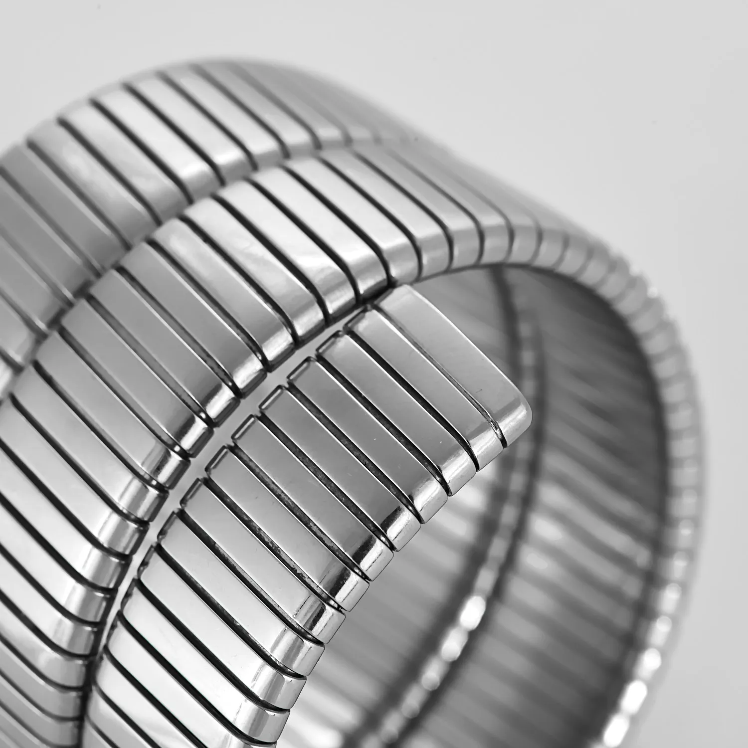 BVLGARI - Montre Serpenti Tubogas - Montre en acier à boitier rond à mouvement quartz sold by 58 Facettes product image thumbnail 5