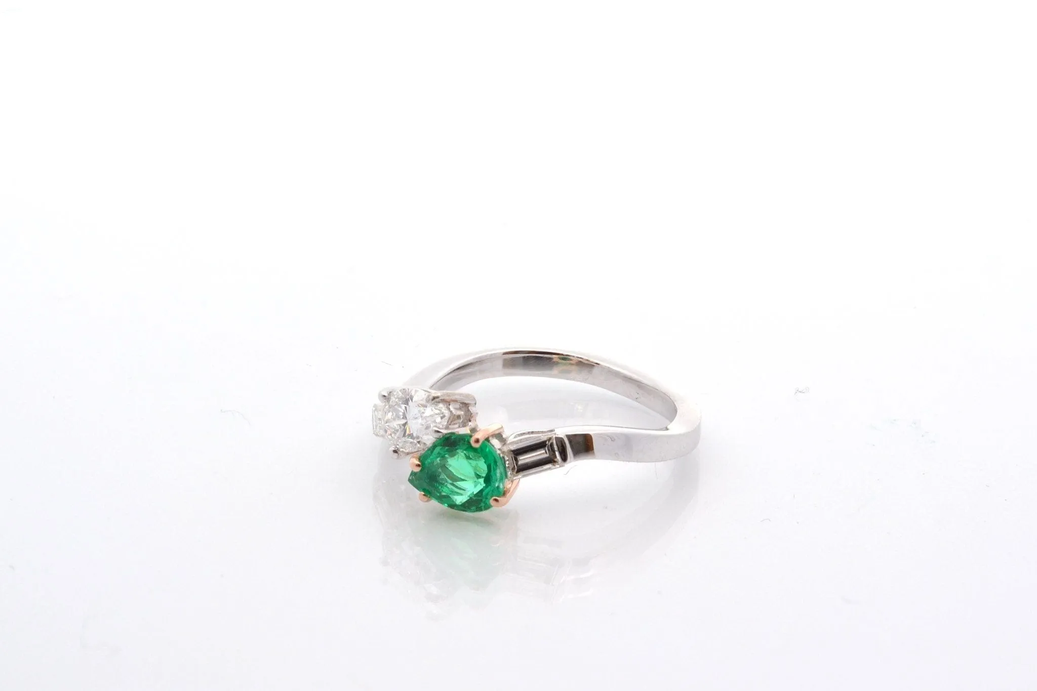 Bague émeraude et diamants en or 18 carats sold by 58 Facettes product image thumbnail 2