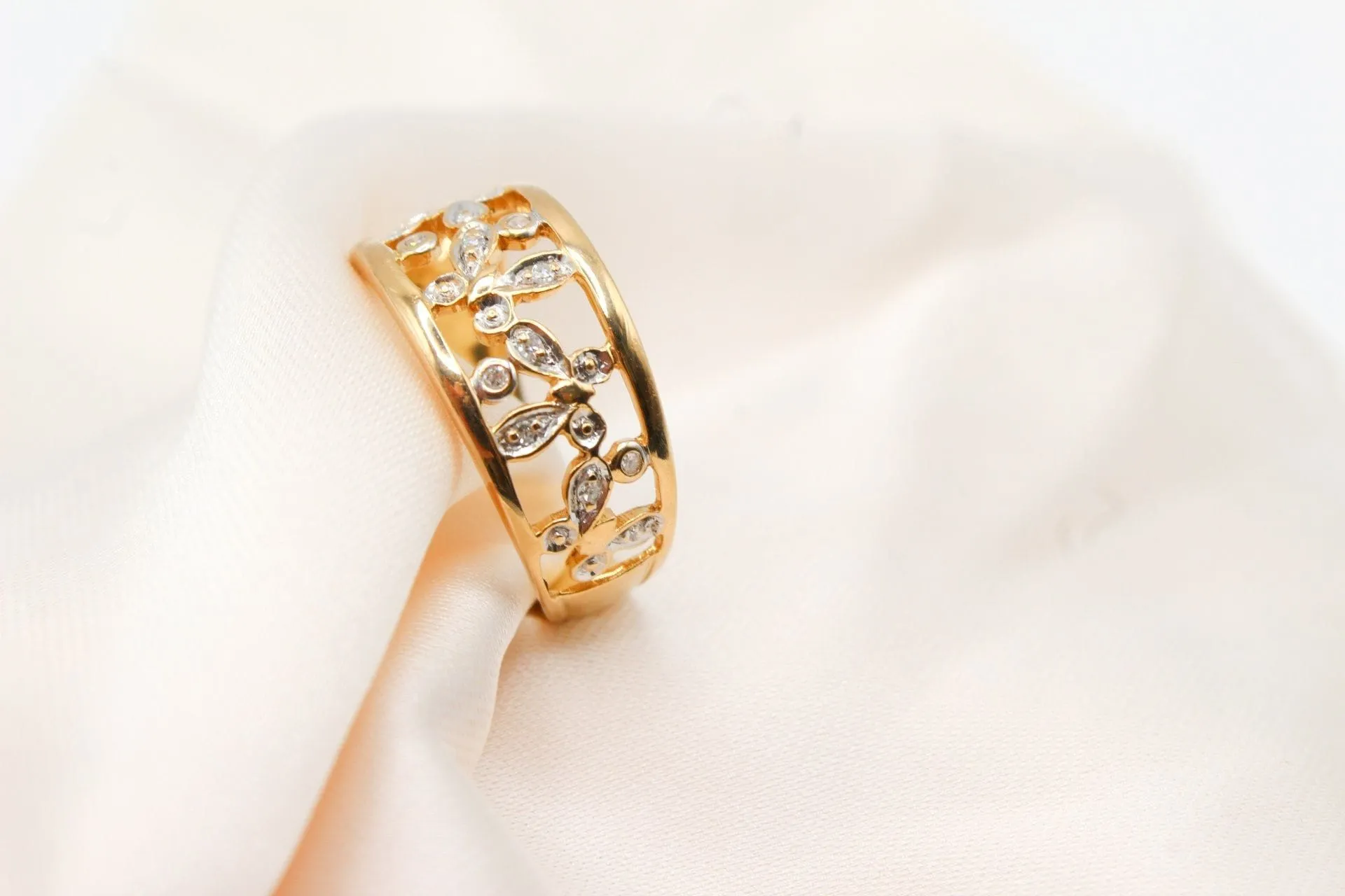 Bague papillons en or jaune 18 carats et diamants sold by 58 Facettes product image thumbnail 2