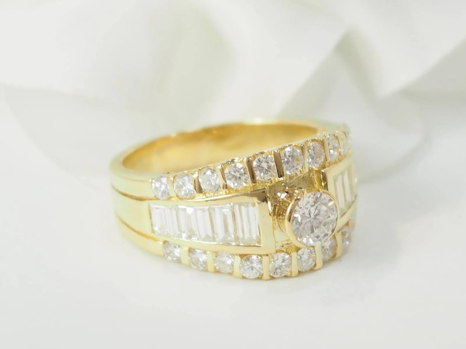 Bague solitaire en or jaune et diamants sold by 58 Facettes product image thumbnail 3