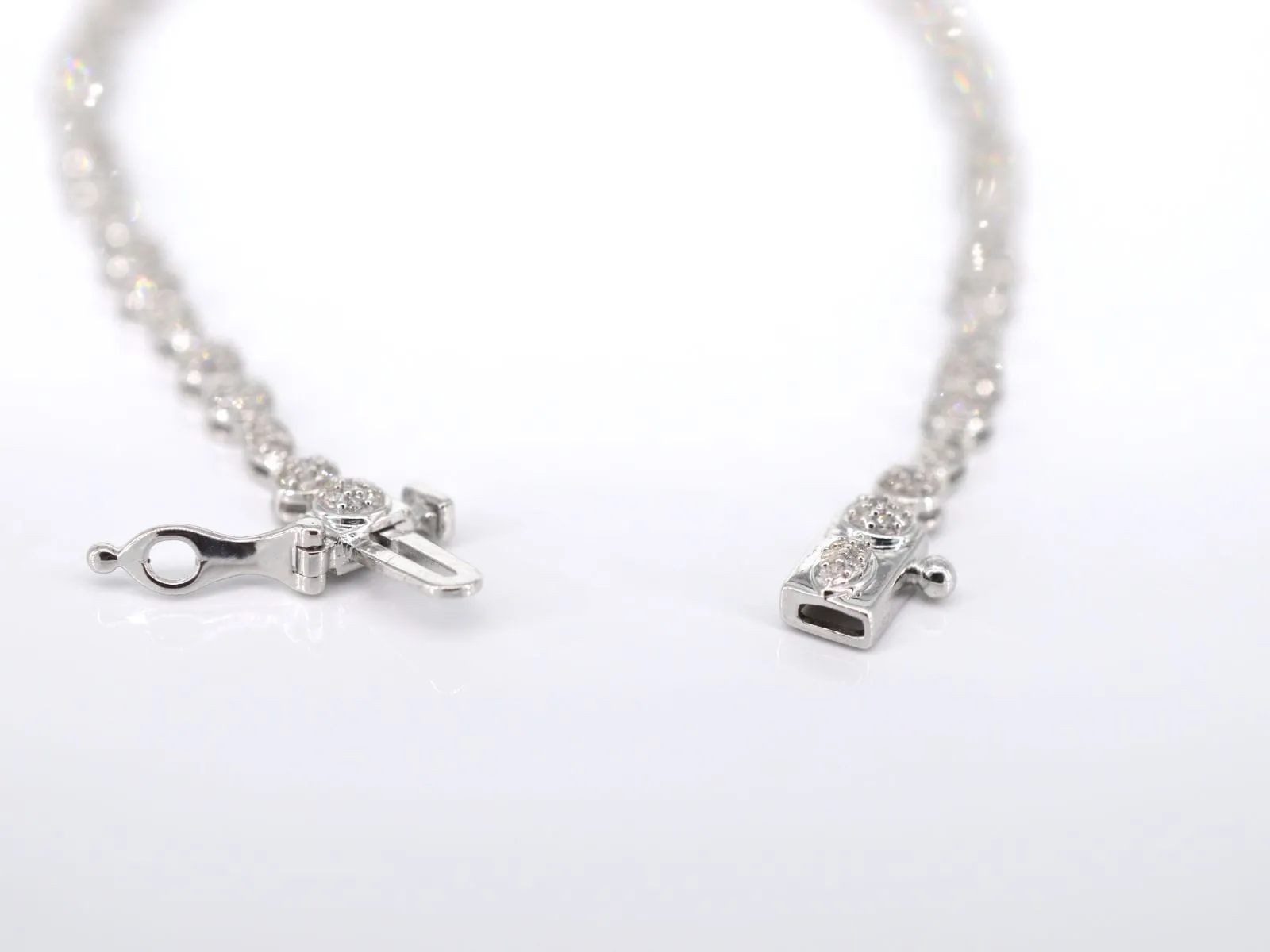 Bracelet de tennis en or blanc serti de diamants de 1,10 carat sold by 58 Facettes product image thumbnail 5