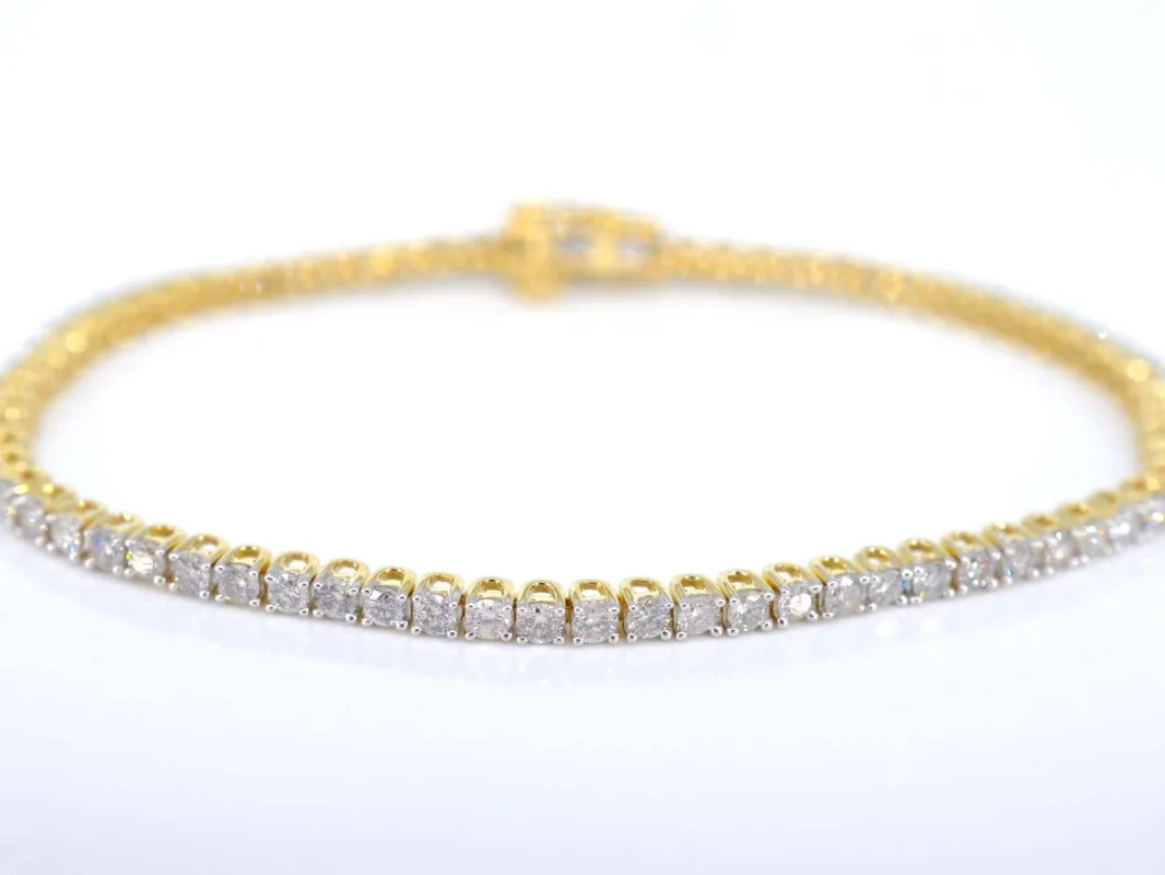 Bracelet de tennis en or serti de diamants de 3,50 carats sold by 58 Facettes