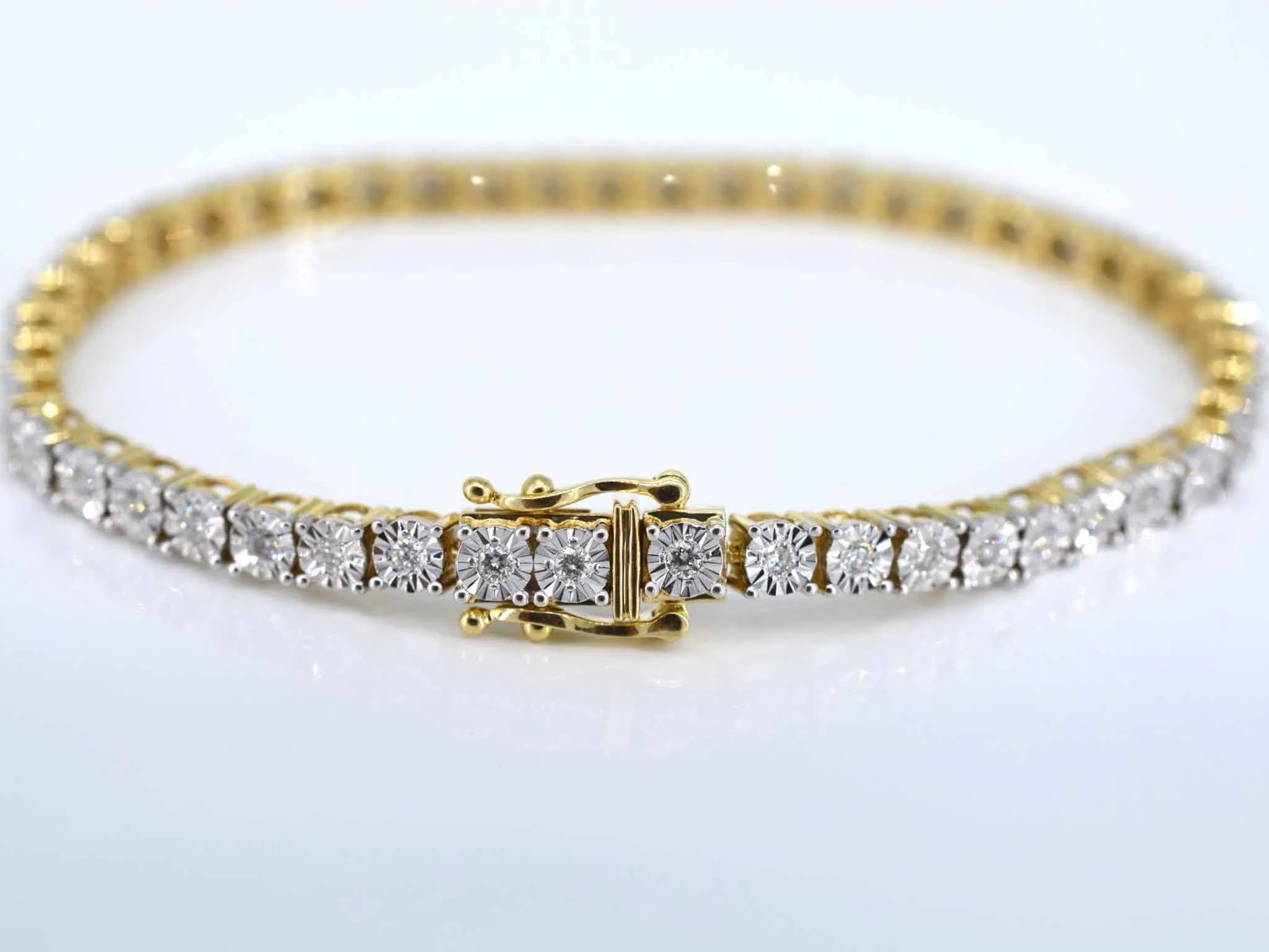 Bracelet de tennis en or serti de diamants de 1,20 carat sold by 58 Facettes product image thumbnail 4