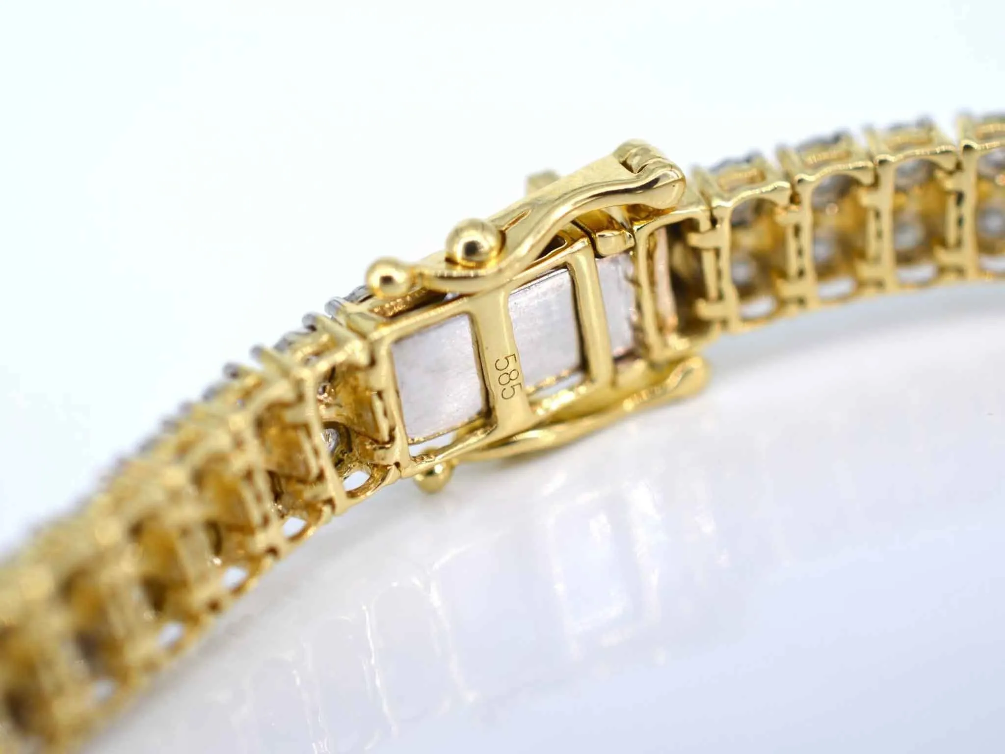 Bracelet de tennis en or avec 2 rangées de diamants de 1,50 carat sold by 58 Facettes product image thumbnail 5