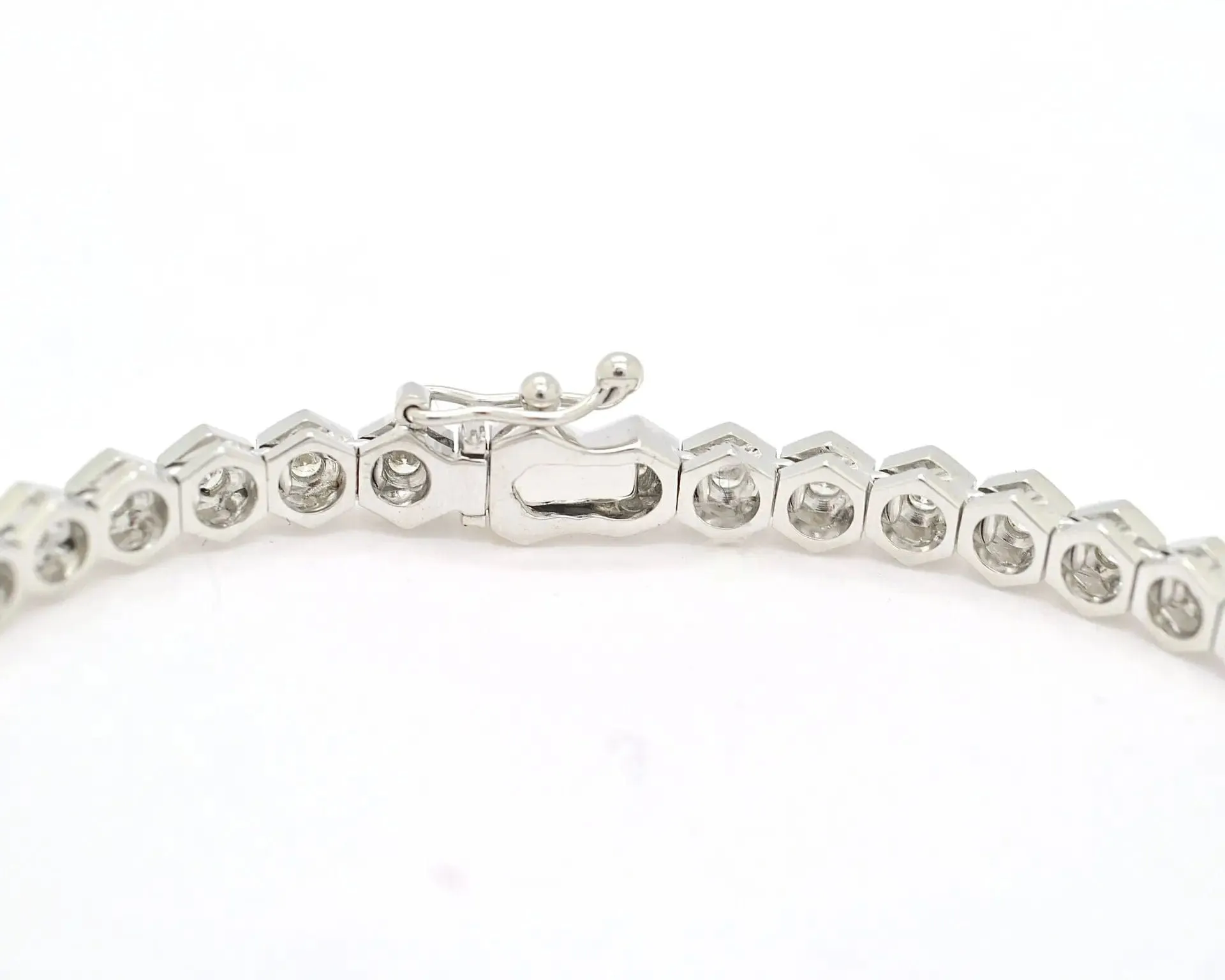 Bracelet de tennis en or blanc 2,30 ct sold by 58 Facettes product image thumbnail 4