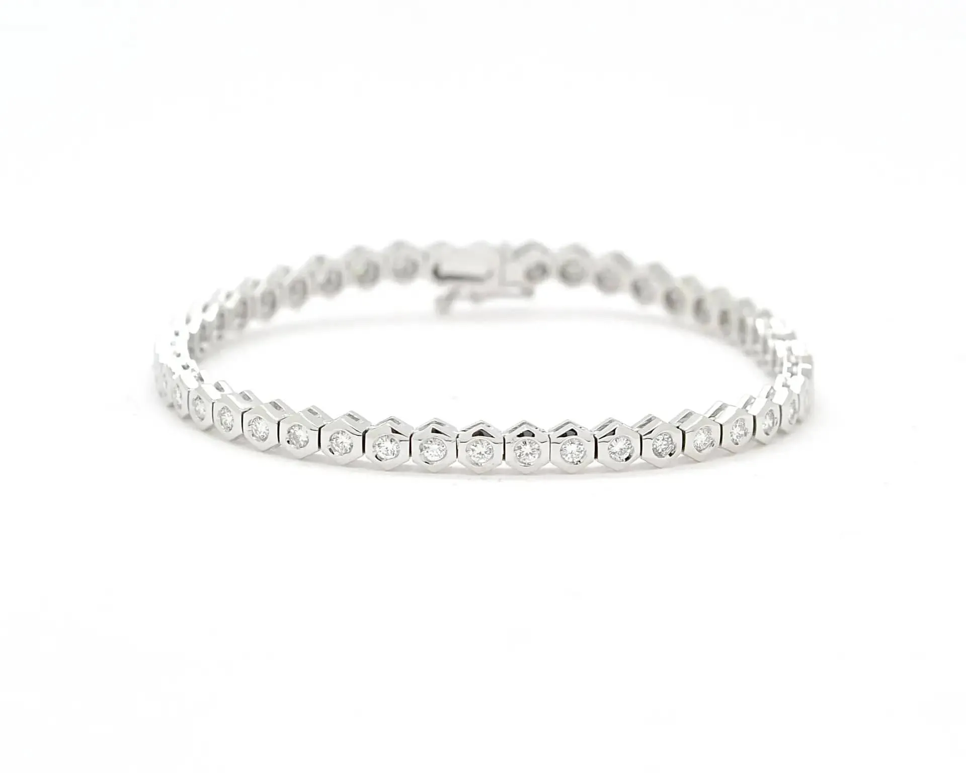 Bracelet de tennis en or blanc 2,30 ct sold by 58 Facettes