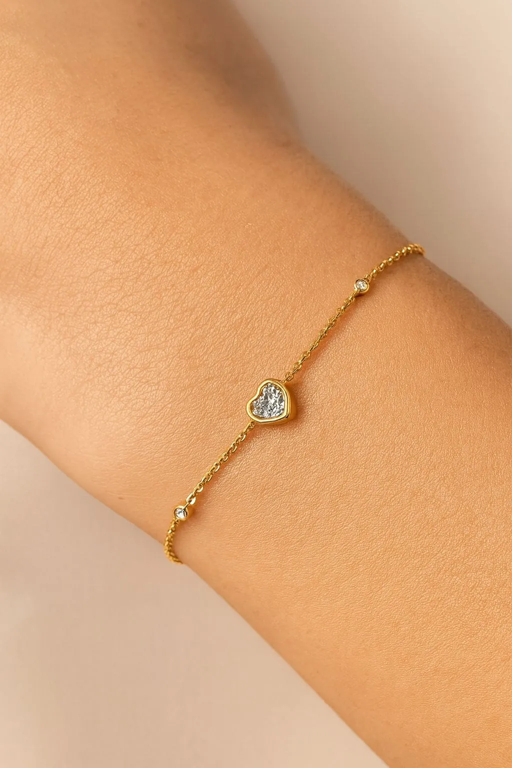 Bracelet en or jaune 18 carats diamant cœur sold by 58 Facettes product image thumbnail 2