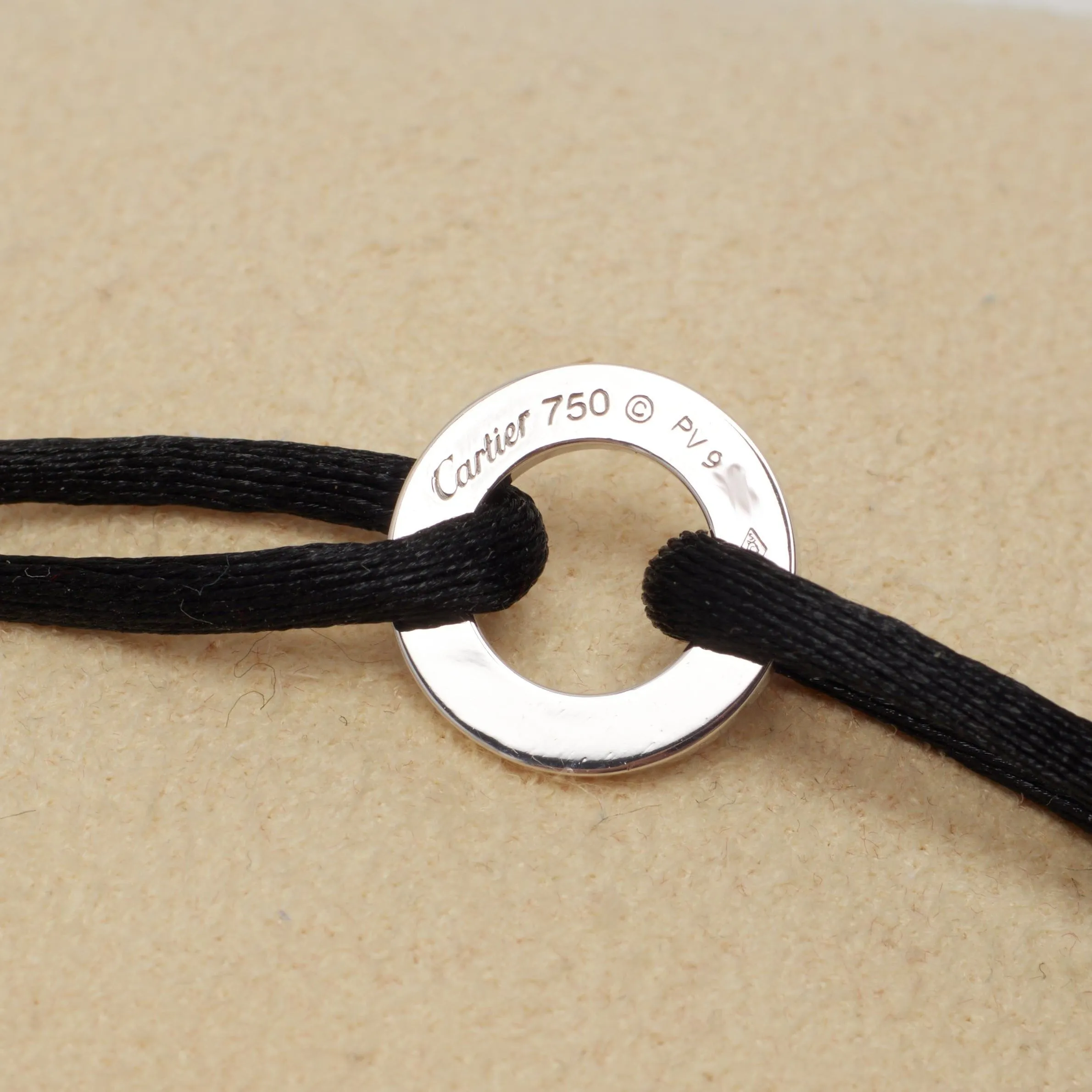 Cartier Love - Bracelet cordon en or blanc et diamants sold by 58 Facettes product image thumbnail 4