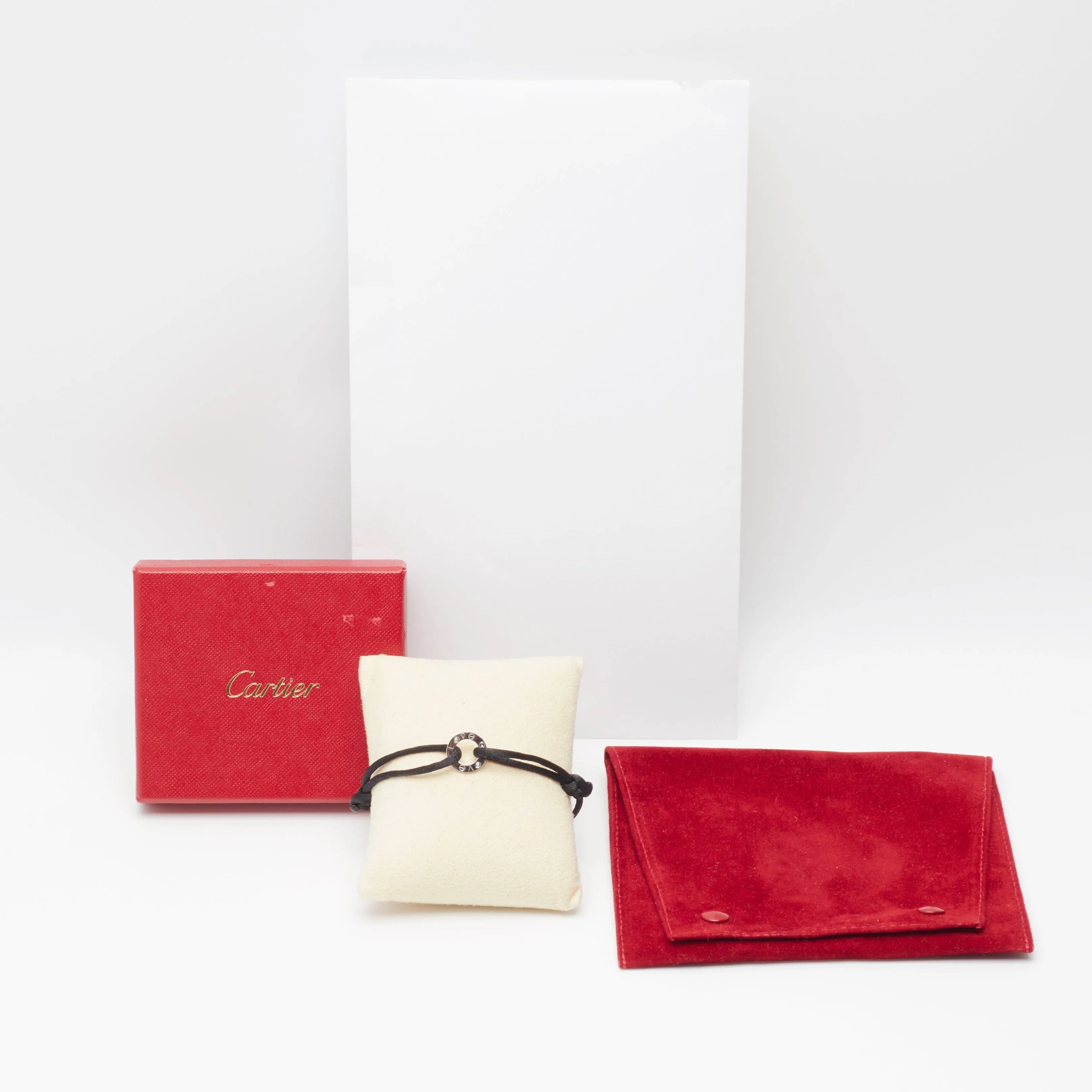 Cartier Love - Bracelet cordon en or blanc et diamants sold by 58 Facettes product image thumbnail 2