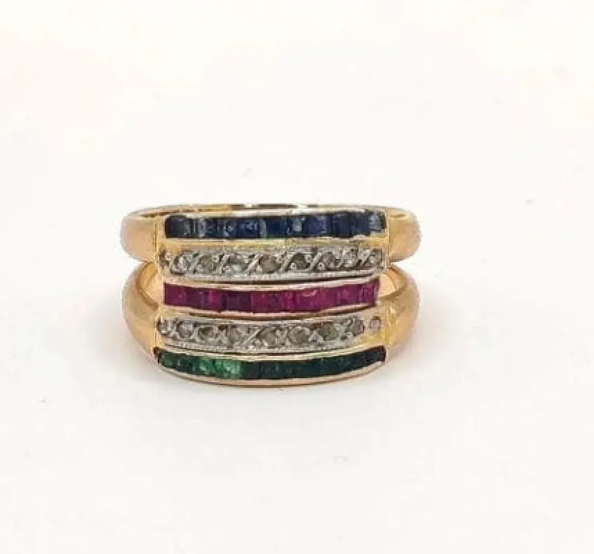 Bague Bandeau or jaune sertie de saphirs, émeraudes, rubis et diamants made by 58 Facettes