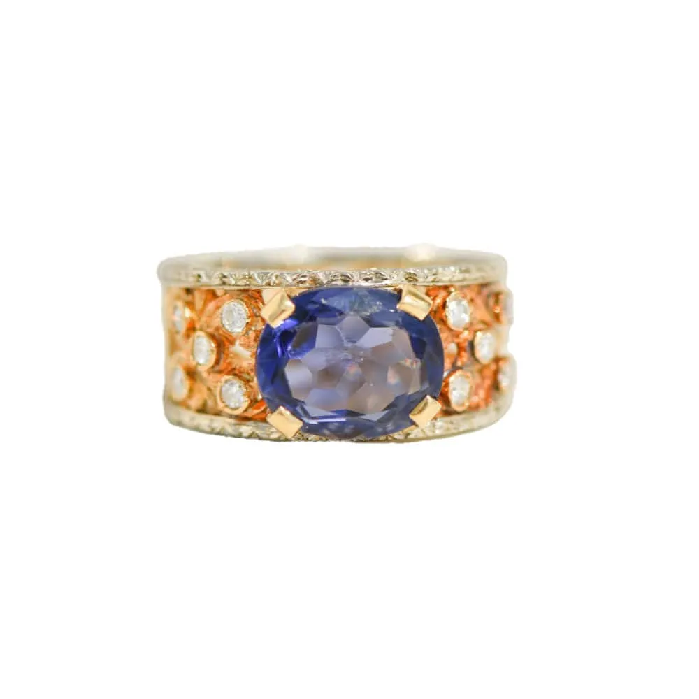 Bague cocktail exclusive en or jaune et blanc 18 carats, ornée de tanzanite et de diamants – un pur chef-d'œuvre d'orfèvrerie sold by 58 Facettes