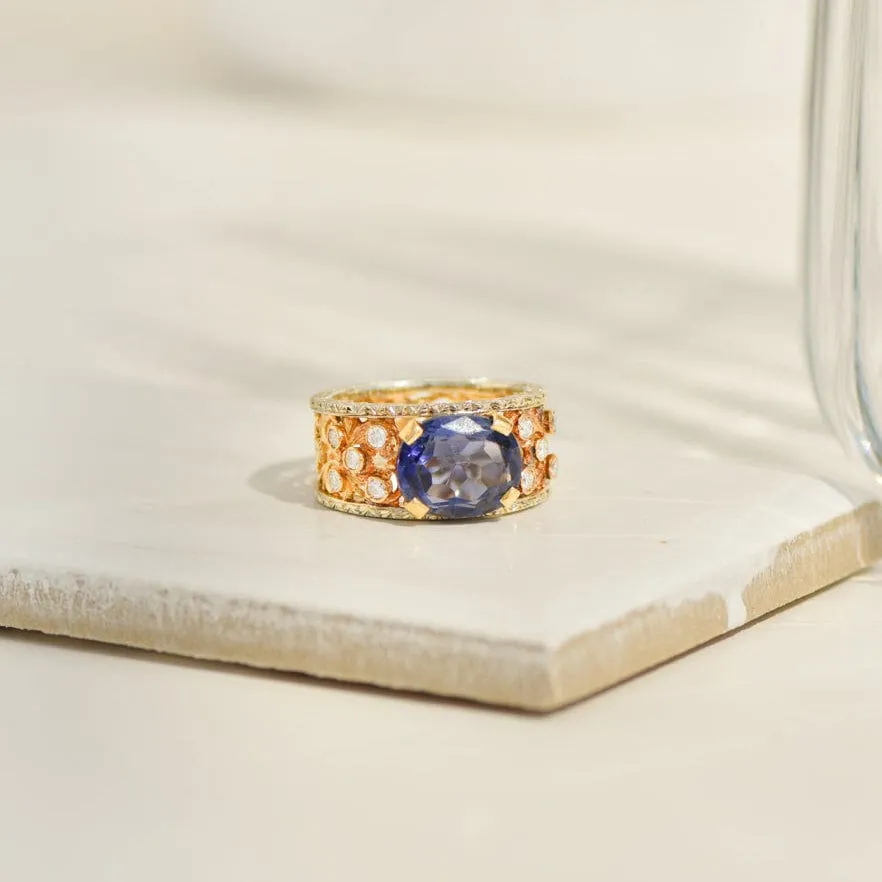 Bague cocktail exclusive en or jaune et blanc 18 carats, ornée de tanzanite et de diamants – un pur chef-d'œuvre d'orfèvrerie sold by 58 Facettes product image thumbnail 3