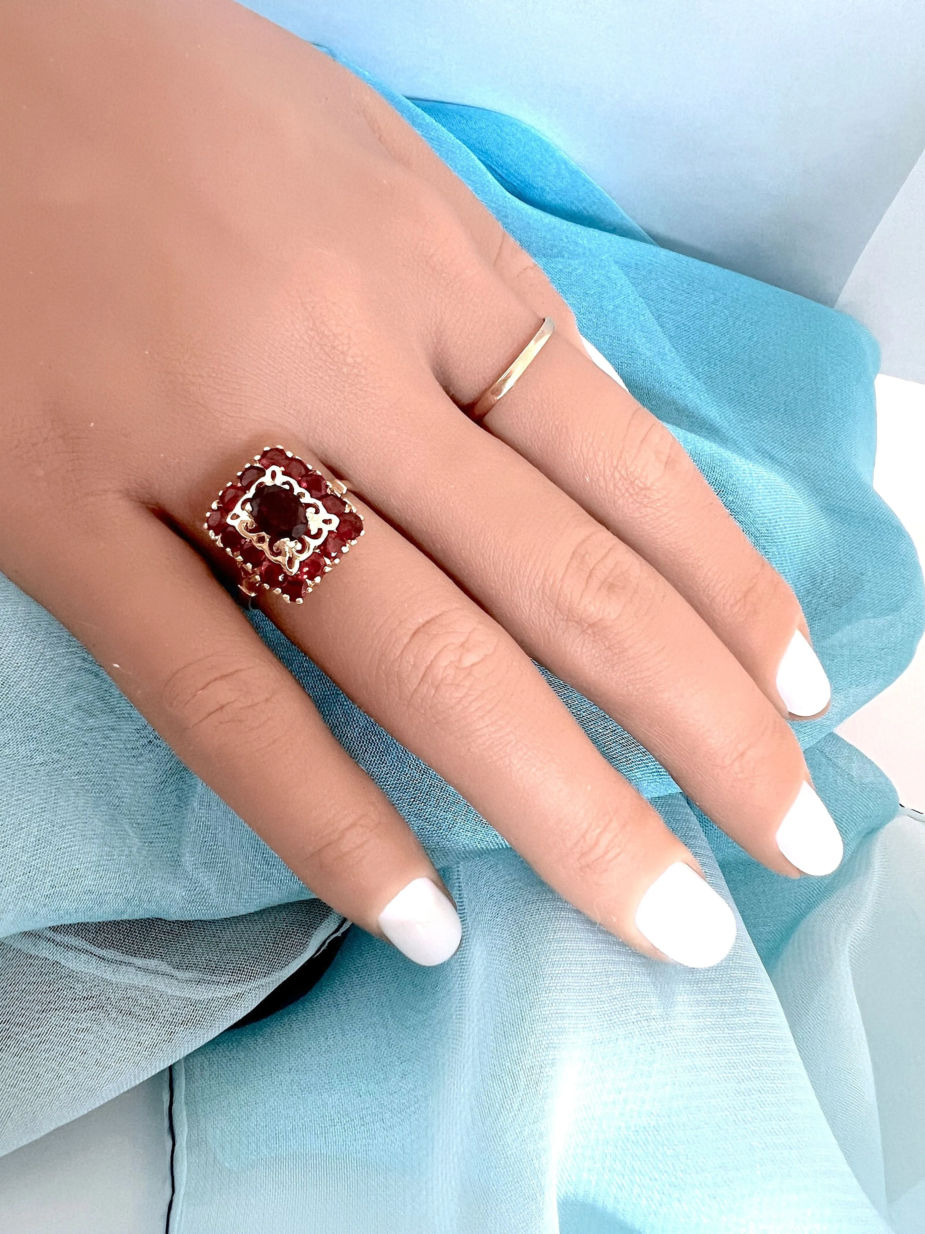 Bague or jaune grenats sold by 58 Facettes product image thumbnail 3