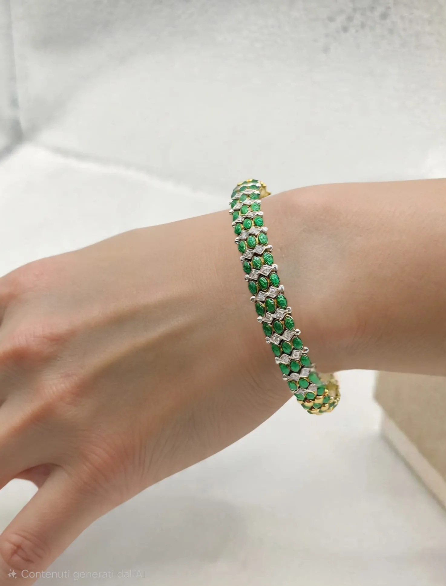 Bracelet vintage en or blanc et jaune 18 carats, émail vert et diamants sold by 58 Facettes product image thumbnail 2