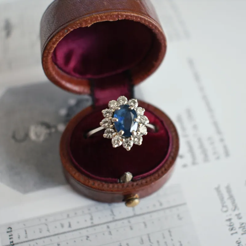 Bague marguerite or blanc saphir et diamants sold by 58 Facettes