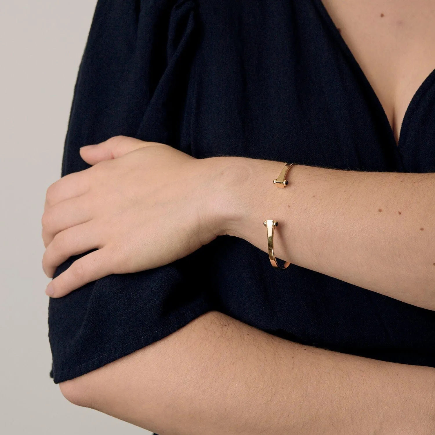 Bracelet jonc en or jaune et saphirs sold by 58 Facettes product image thumbnail 2