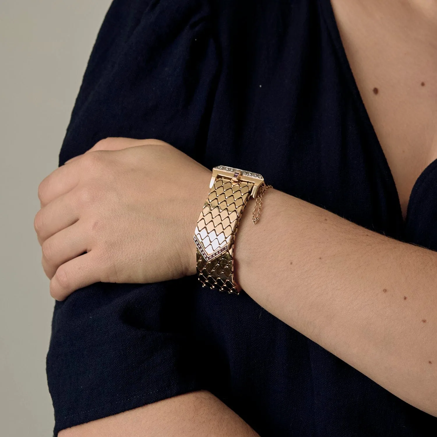 Elegant Bracelet ruban or jaune, diamants et rubis sold by 58 Facettes product image thumbnail 2
