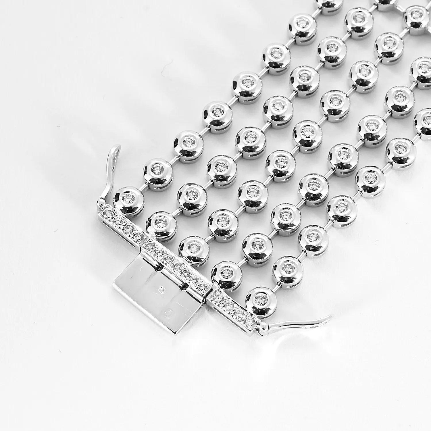 Bracelet ruban en or gris et diamants sold by 58 Facettes product image thumbnail 3