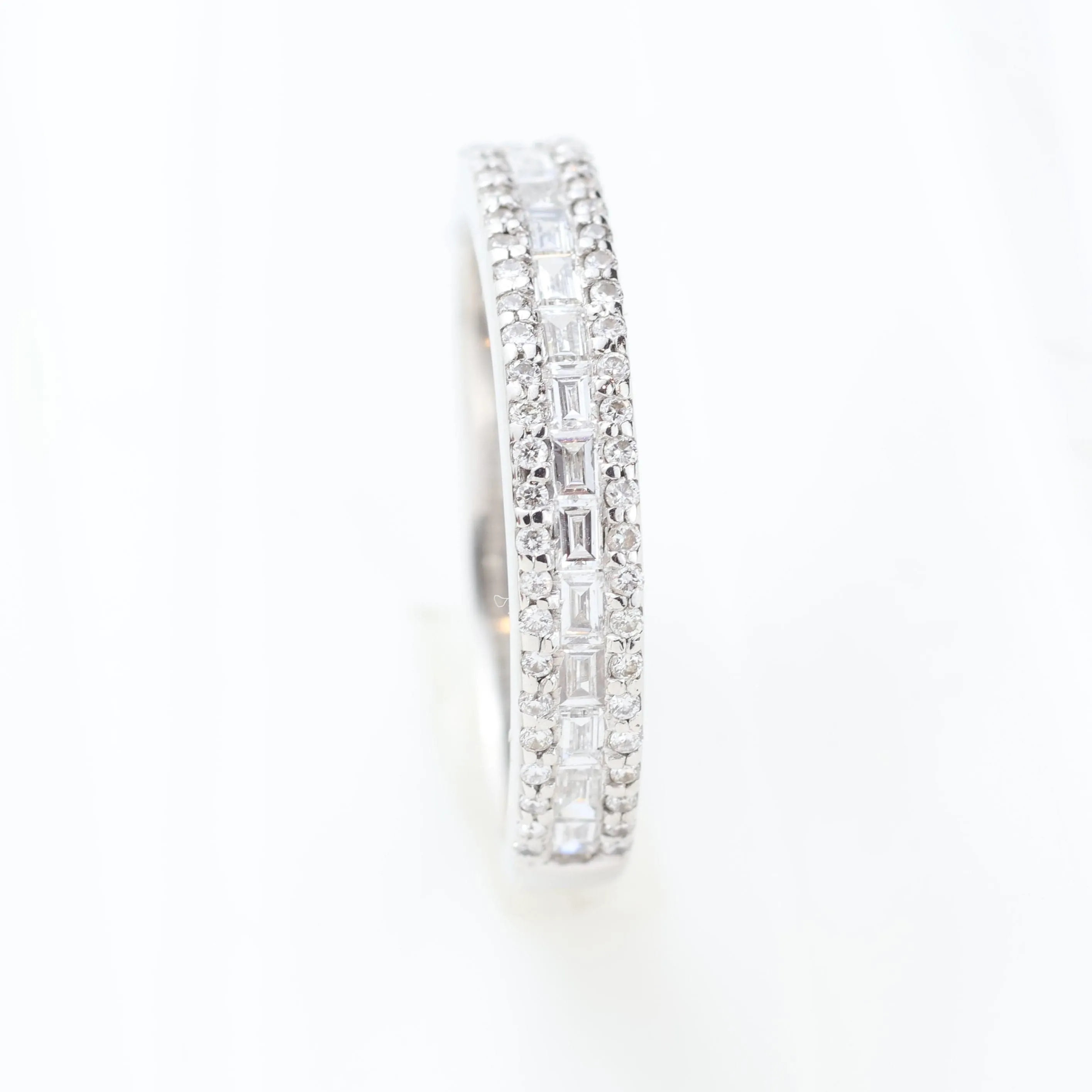 Bague en or blanc 18 carats sertie de diamants taille baguette et brillant sold by 58 Facettes product image thumbnail 2