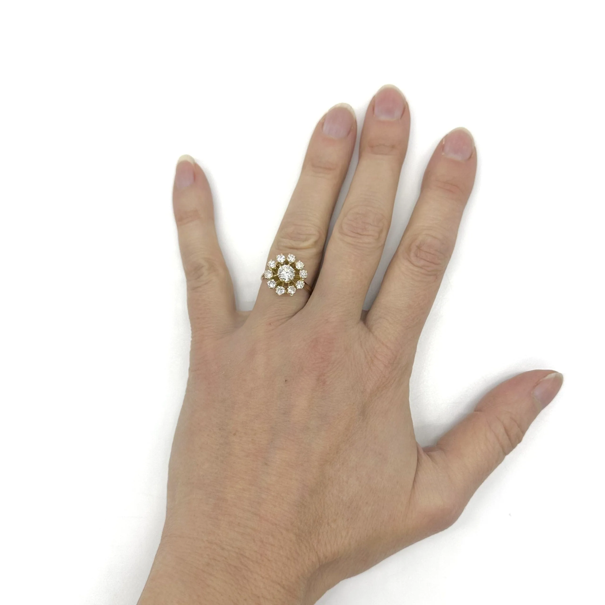 Bague entourage en or jaune 750 et diamants sold by 58 Facettes product image thumbnail 2
