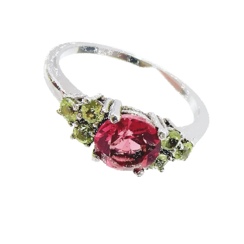 Bague en or blanc de style vintage avec tourmaline ovale et péridots. sold by 58 Facettes