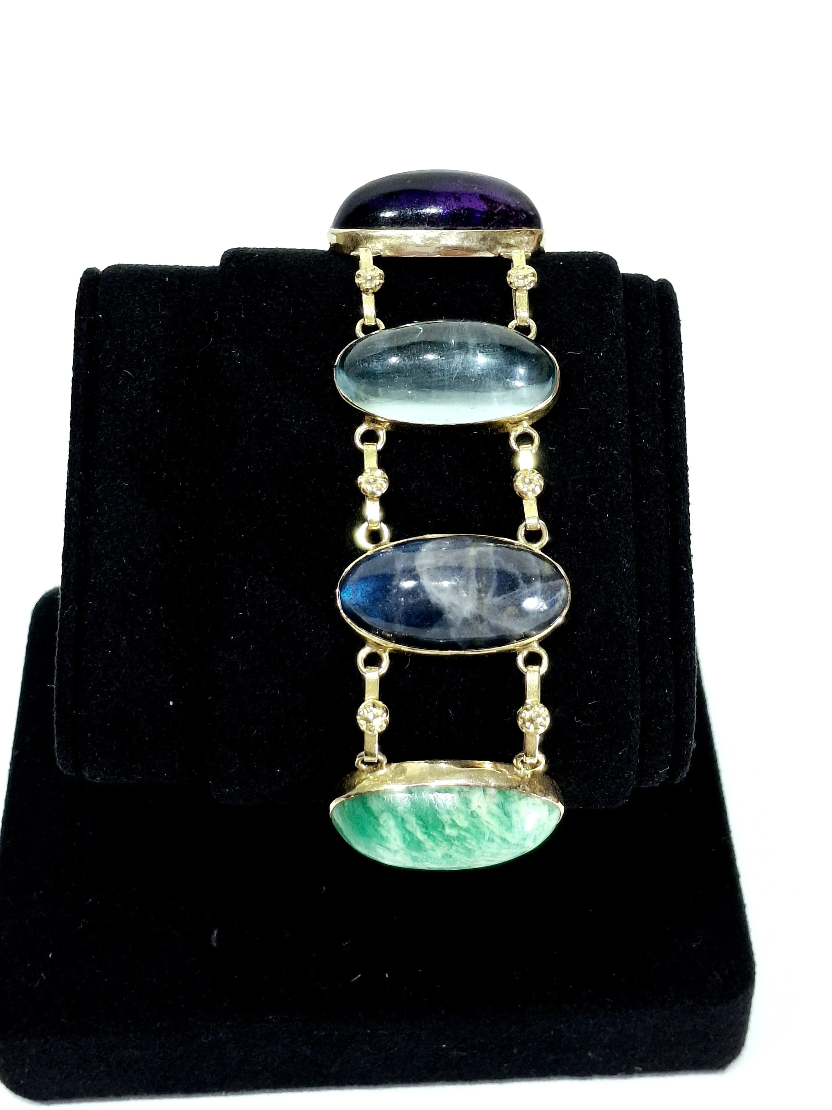 Bracelet en or et pierres sold by 58 Facettes product image thumbnail 2