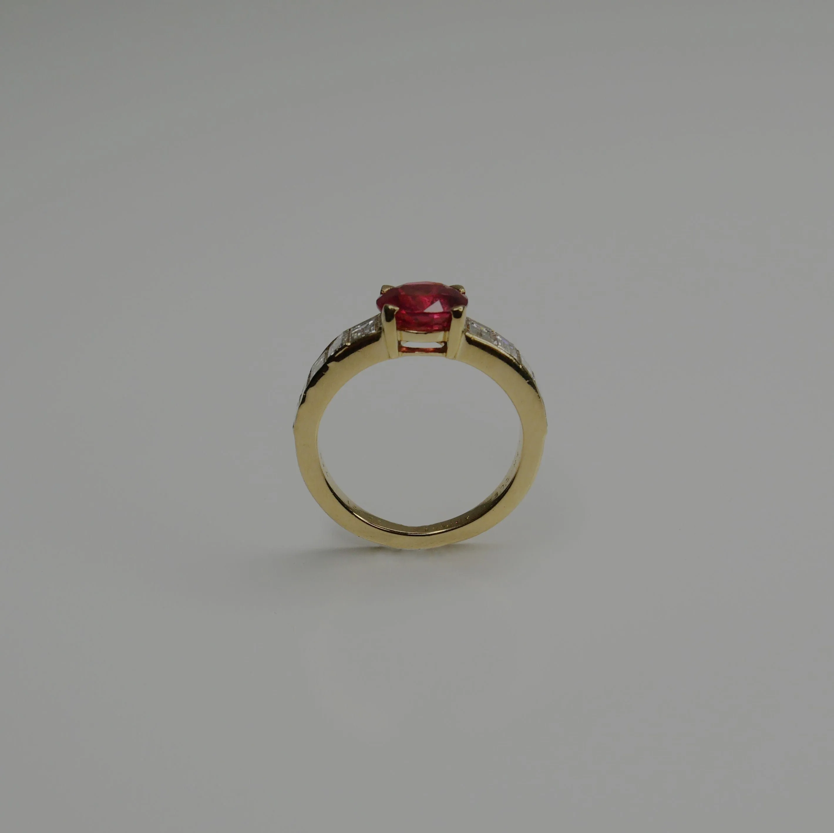 Van Cleef & Arpels - Bague Spinelle et Diamants sold by 58 Facettes product image thumbnail 4