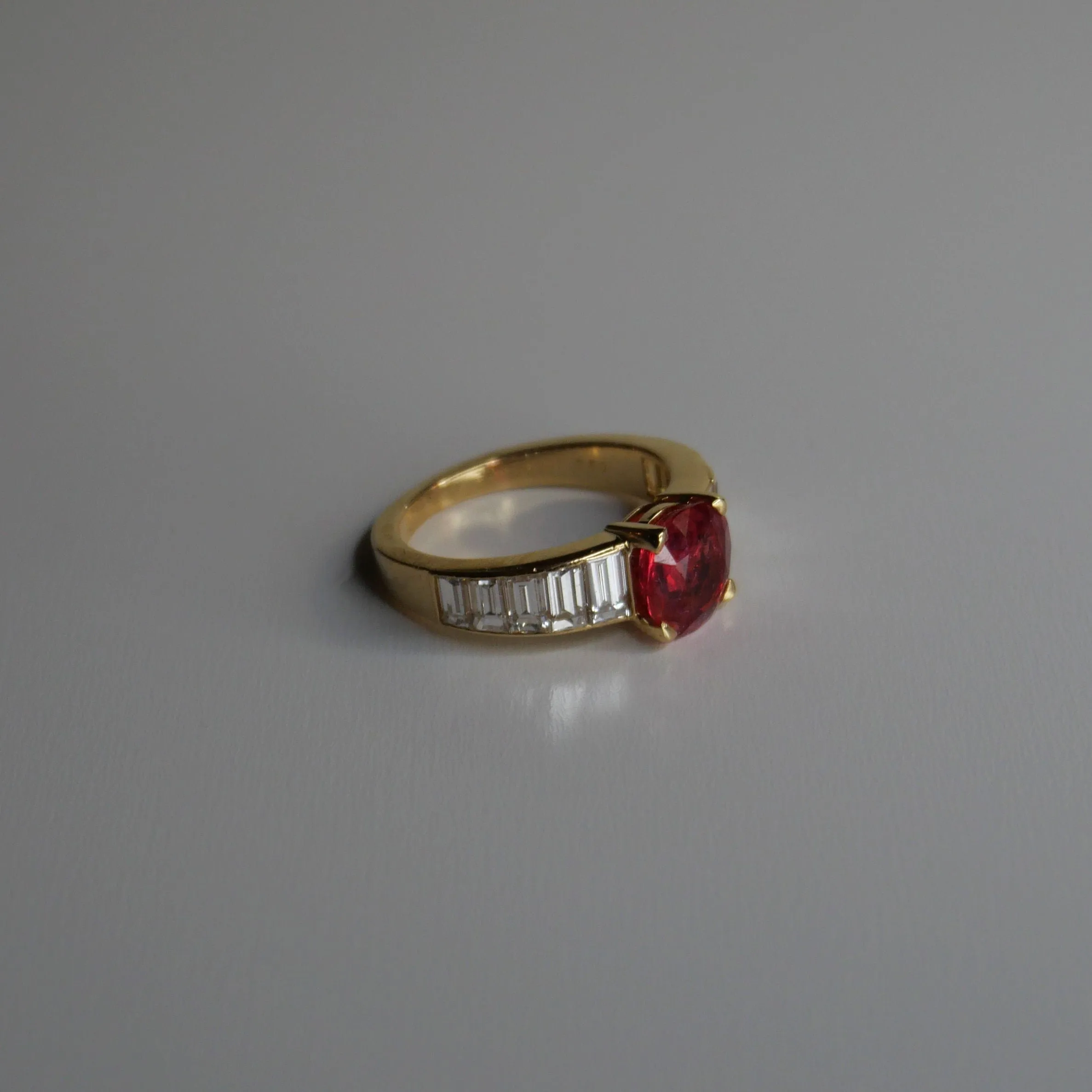 Van Cleef & Arpels - Bague Spinelle et Diamants sold by 58 Facettes product image thumbnail 3