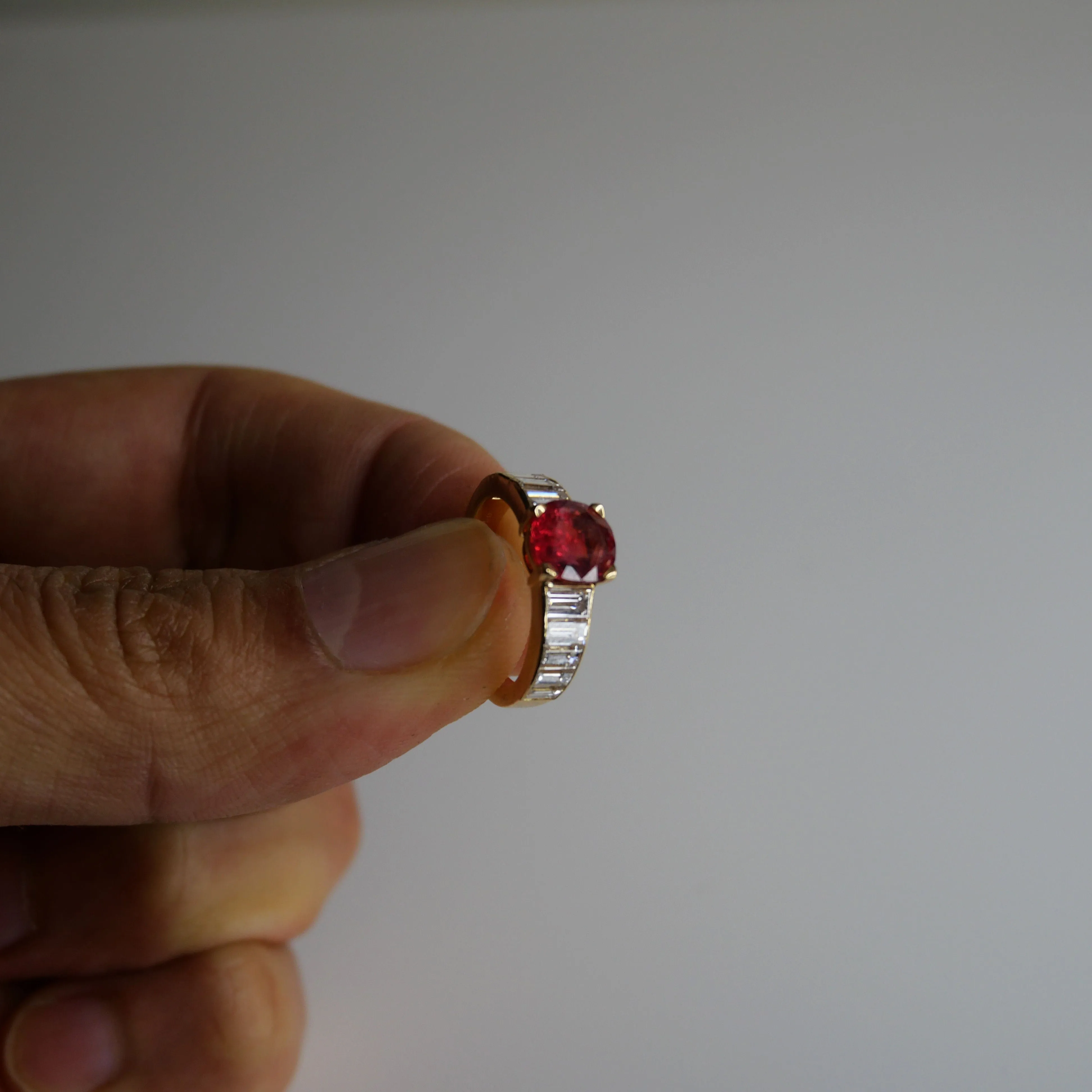 Van Cleef & Arpels - Bague Spinelle et Diamants sold by 58 Facettes product image thumbnail 2