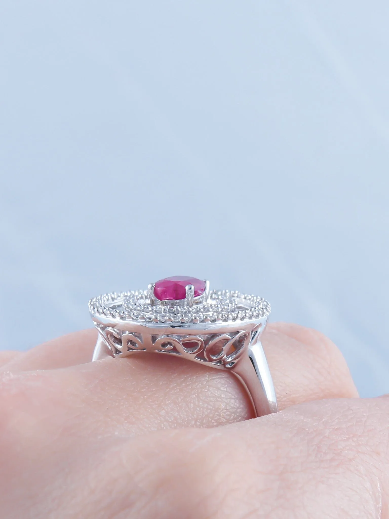 Bague rubis et diamants en or blanc 750 sold by 58 Facettes product image thumbnail 3