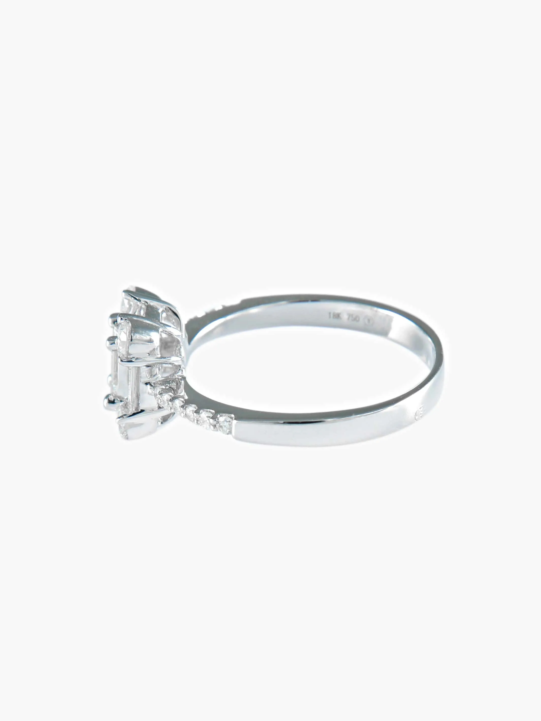 Bague en or blanc 750 avec diamants baguette et brillant sold by 58 Facettes product image thumbnail 4