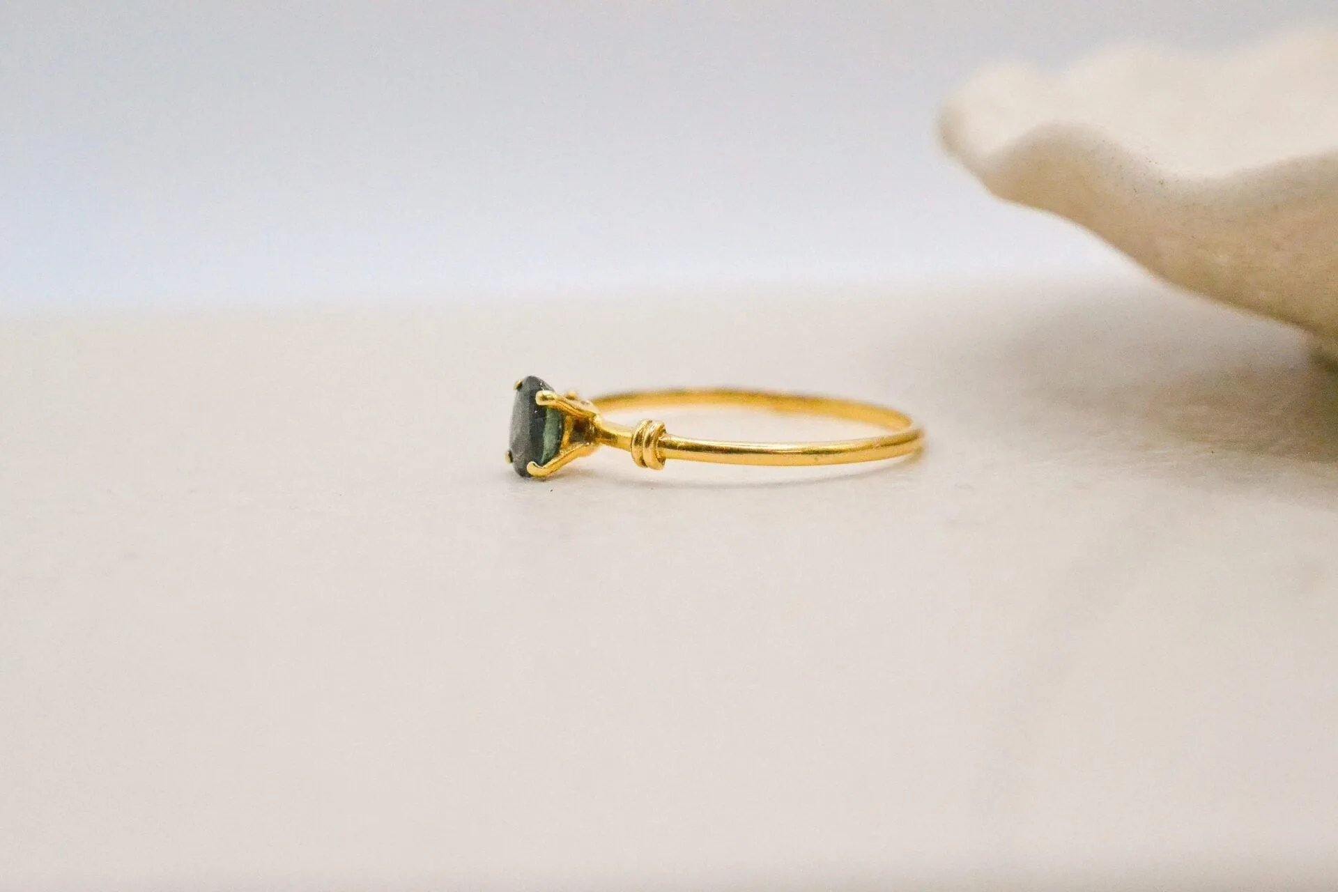 Bague solitaire Or jaune et Saphir sold by 58 Facettes product image thumbnail 3